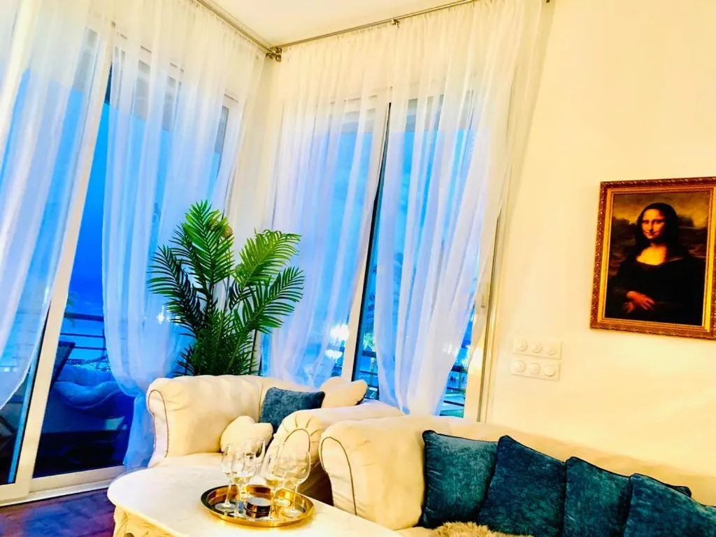 Endless Stunning Mediterranean Sea Views Promenade Des Anglais
