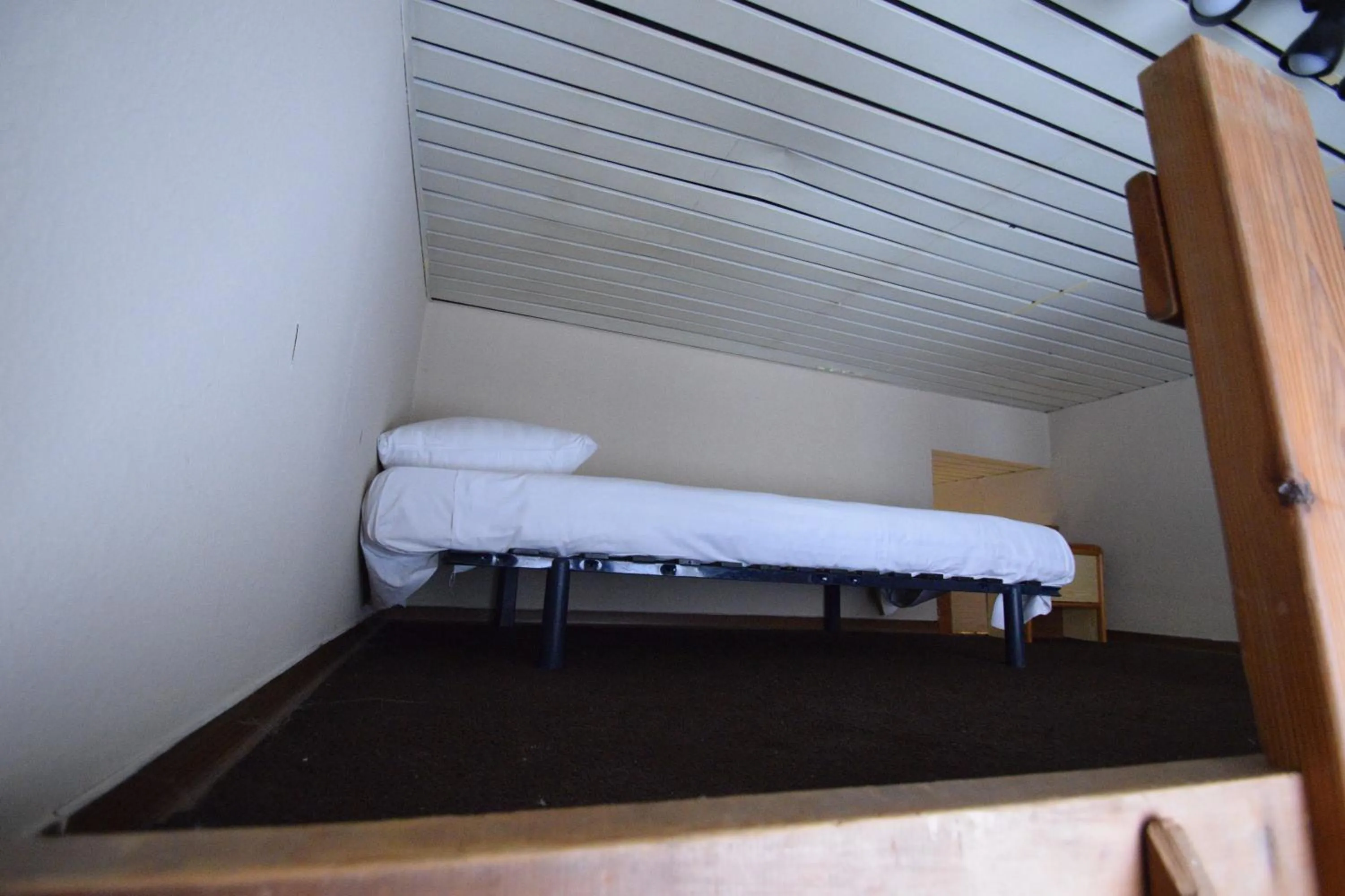 Bed in Condo Gardens Leuven