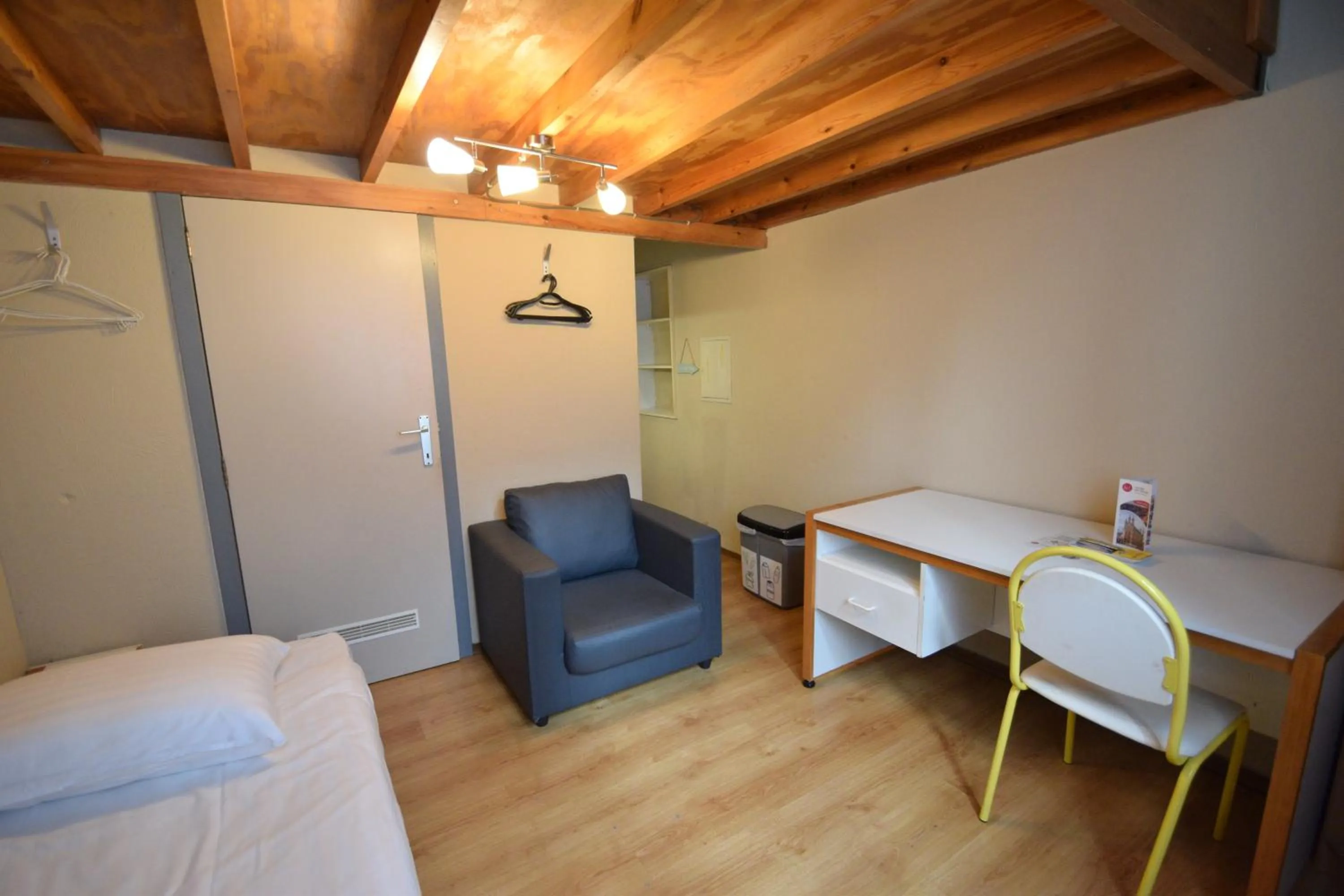 Bed in Condo Gardens Leuven