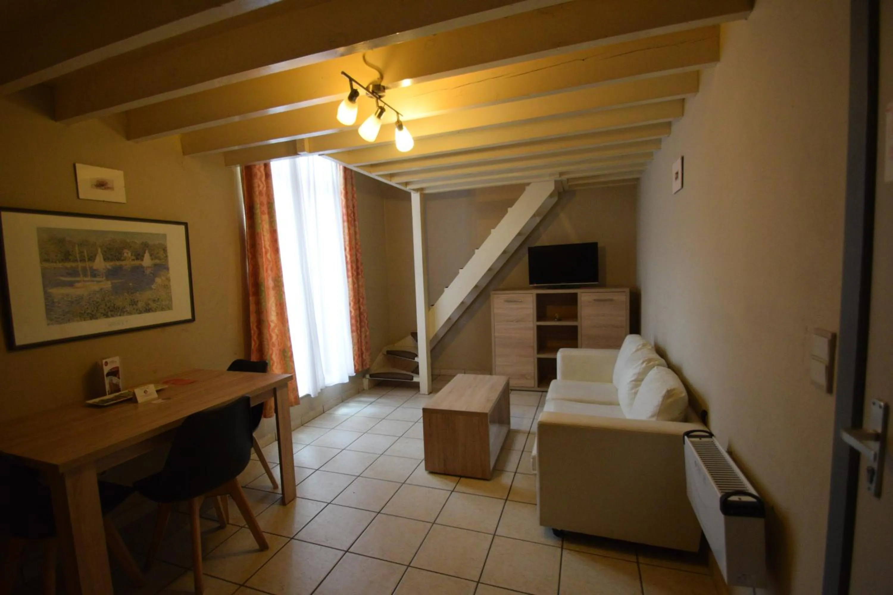 Seating area, Bed in Condo Gardens Leuven