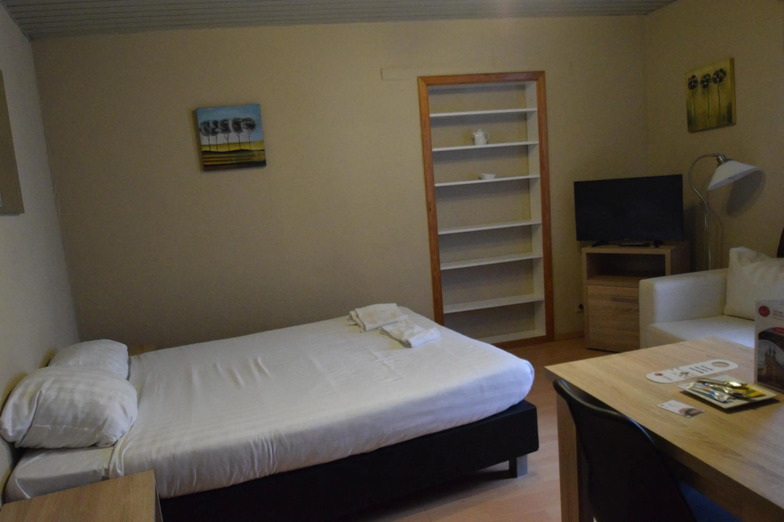 Bed in Condo Gardens Leuven