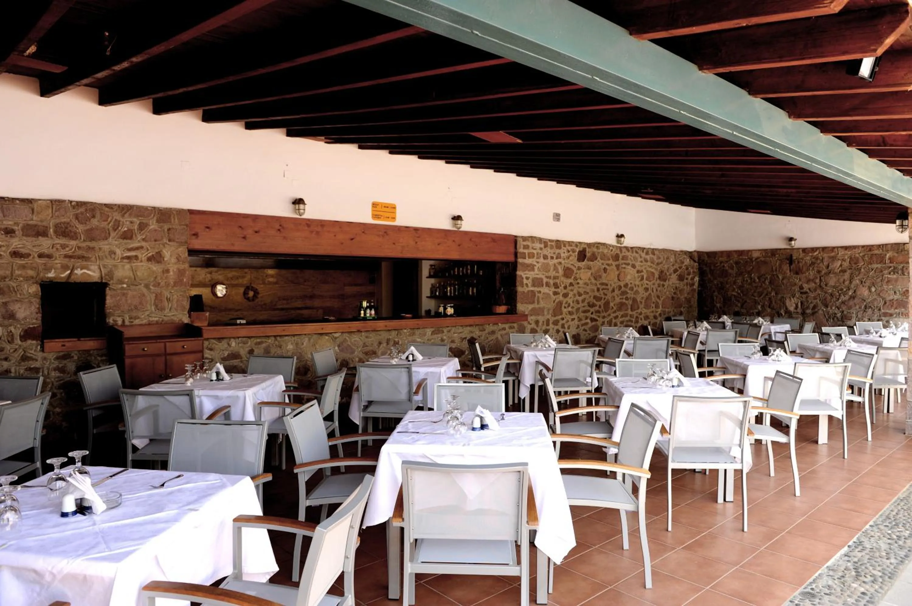Restaurant/places to eat in Delfinia Hotel & Bungalows