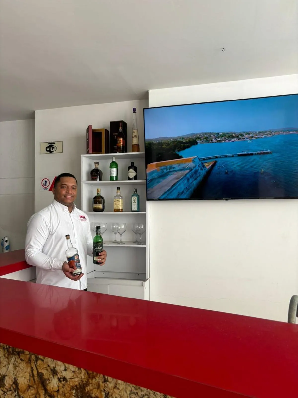 People in Hotel Isla Capri