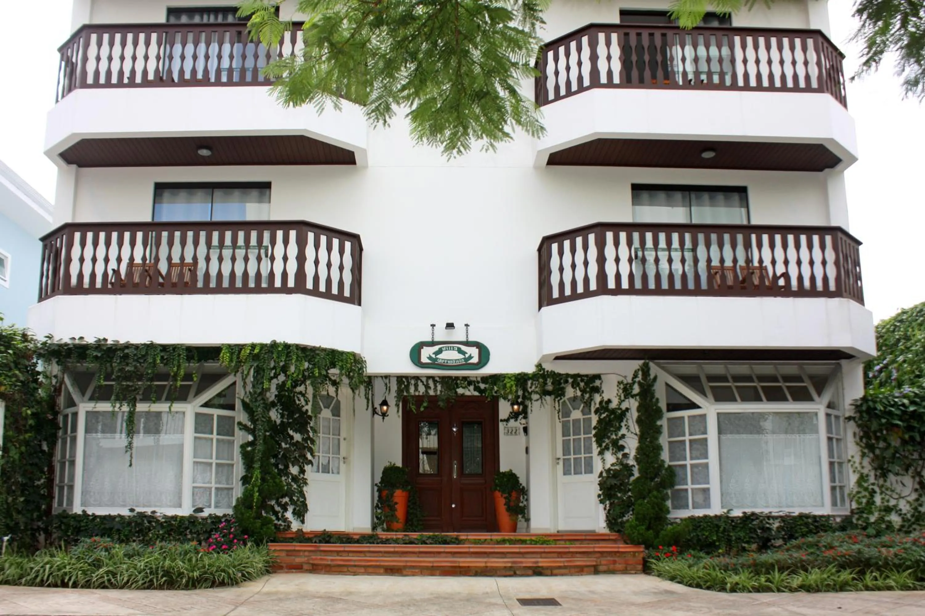 Property building in Villa Germânia