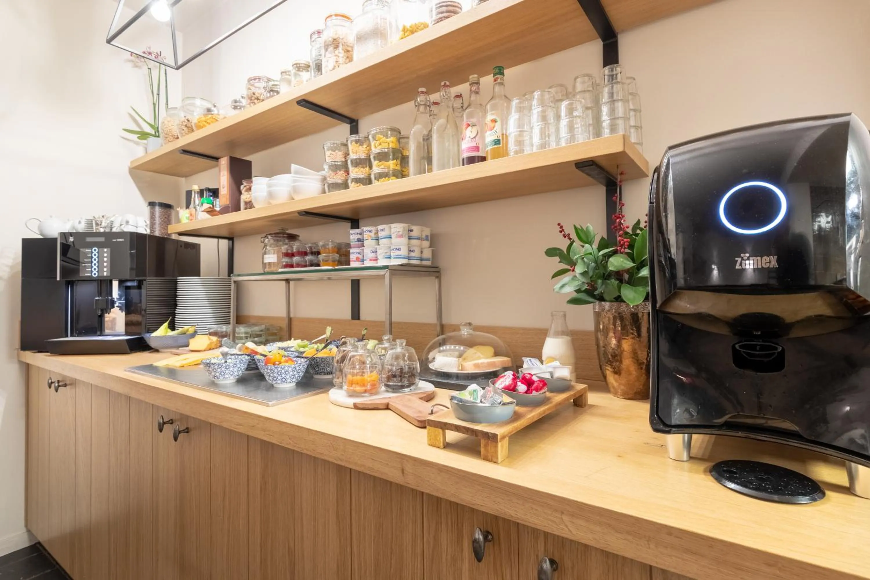 Buffet breakfast in Hotel Carlton