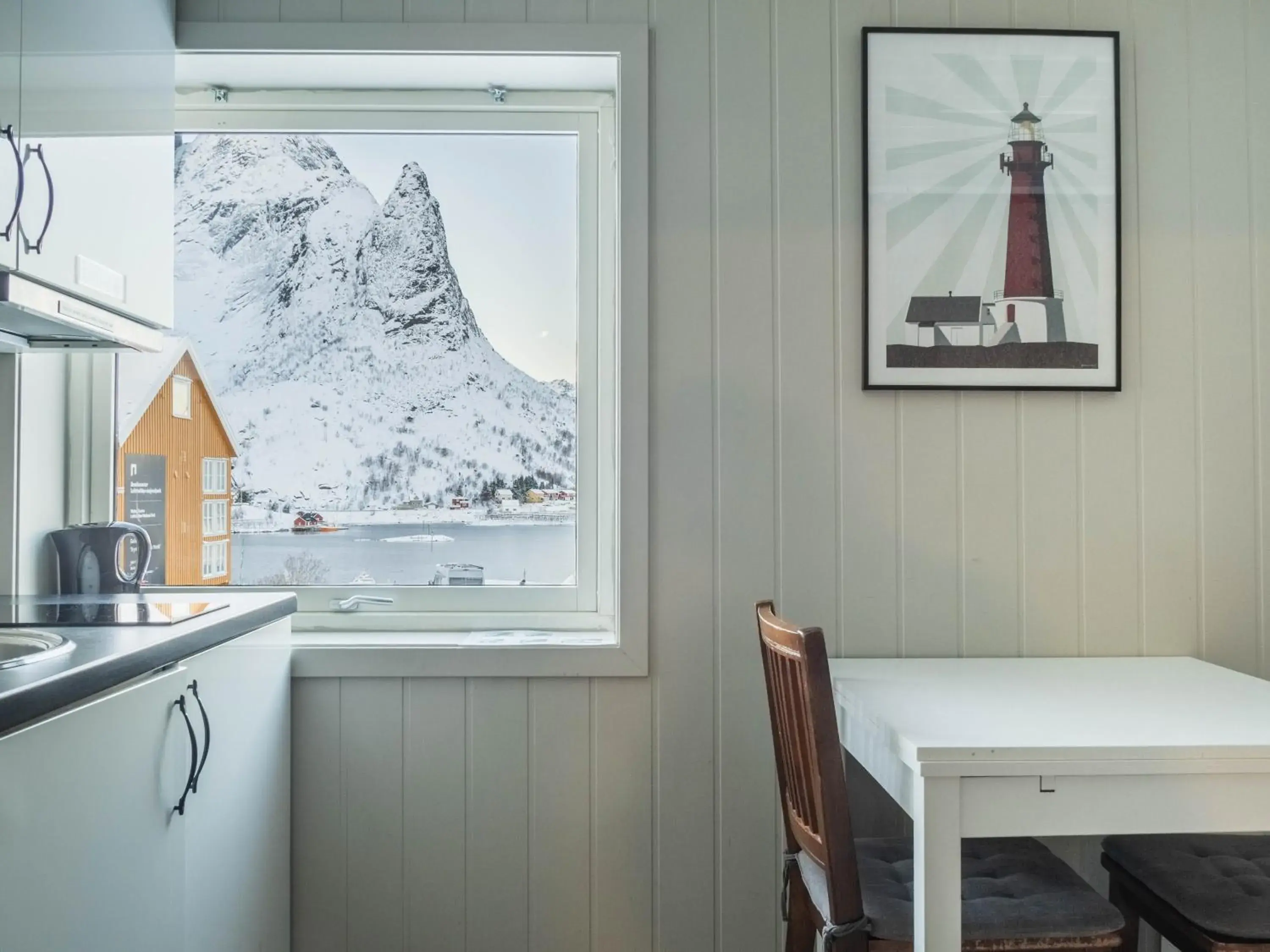 Family Room With Kitchenette in Lofoten Bed & Breakfast Reine - Rooms & Apartments Family Room With Kitchenette in Lofoten Bed & Breakfast Reine - Rooms & Apartments