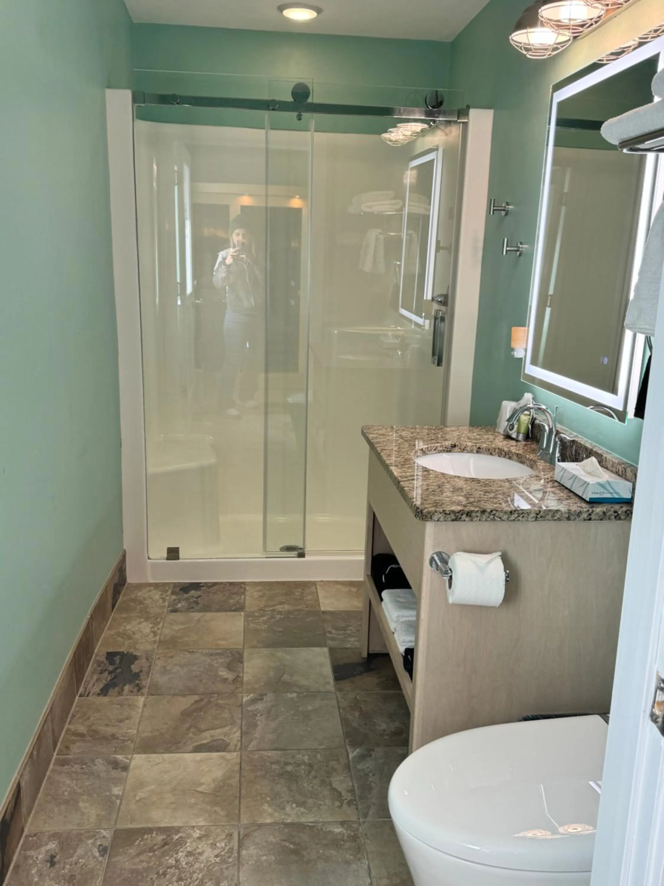 Bathroom in Julie's Park Cafe & Motel