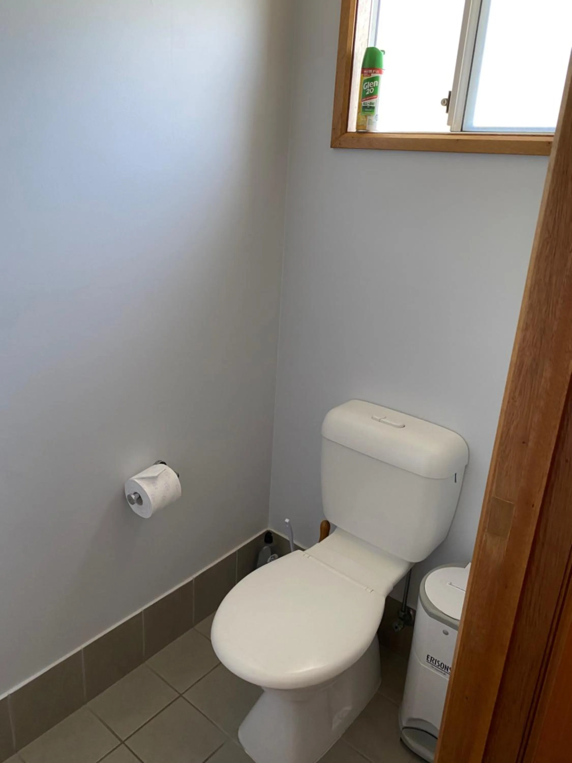 Toilet in Lazy Days Cottage - Victor Harbor