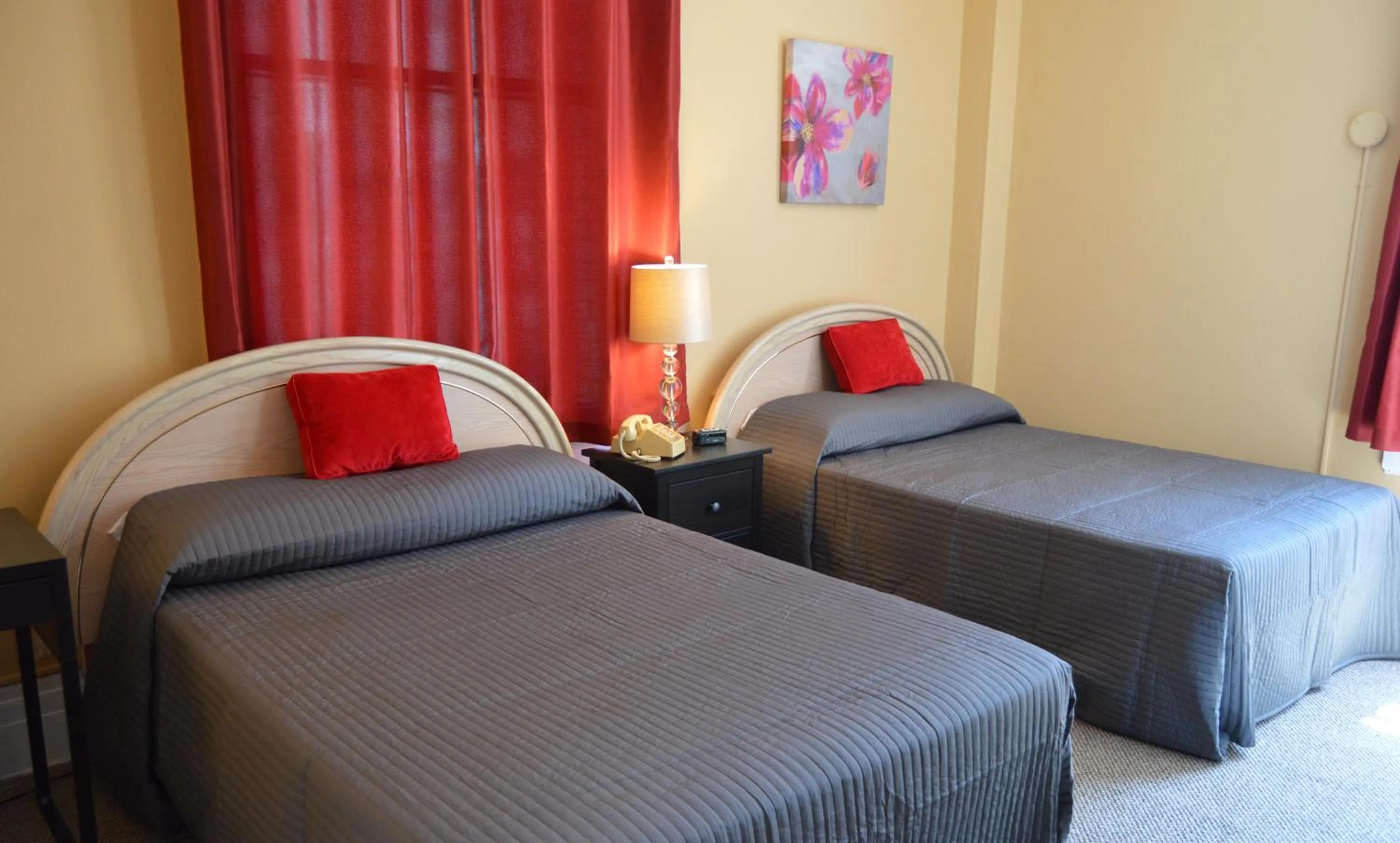 Bed in SF Plaza Hotel