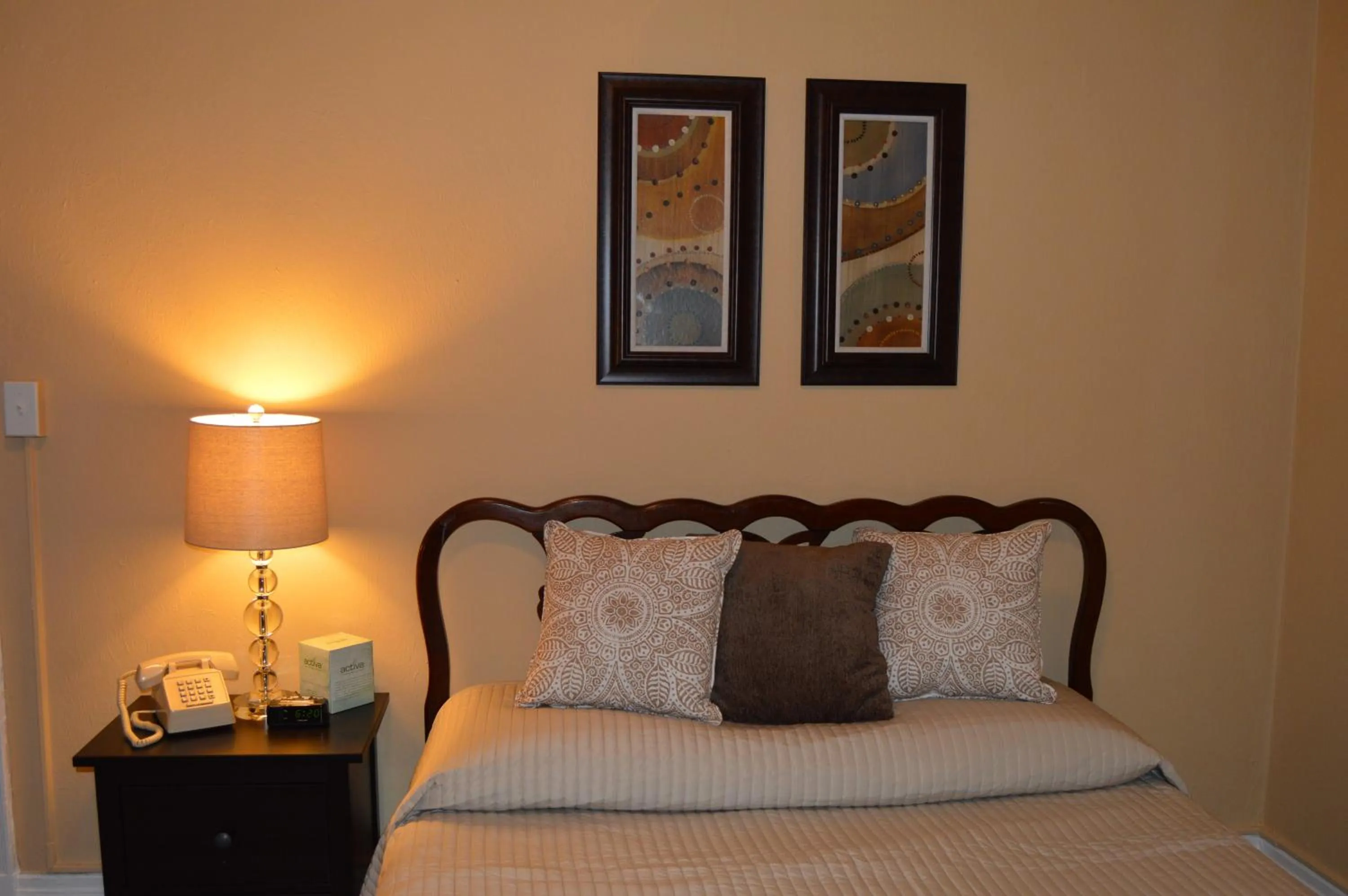 Bed in SF Plaza Hotel