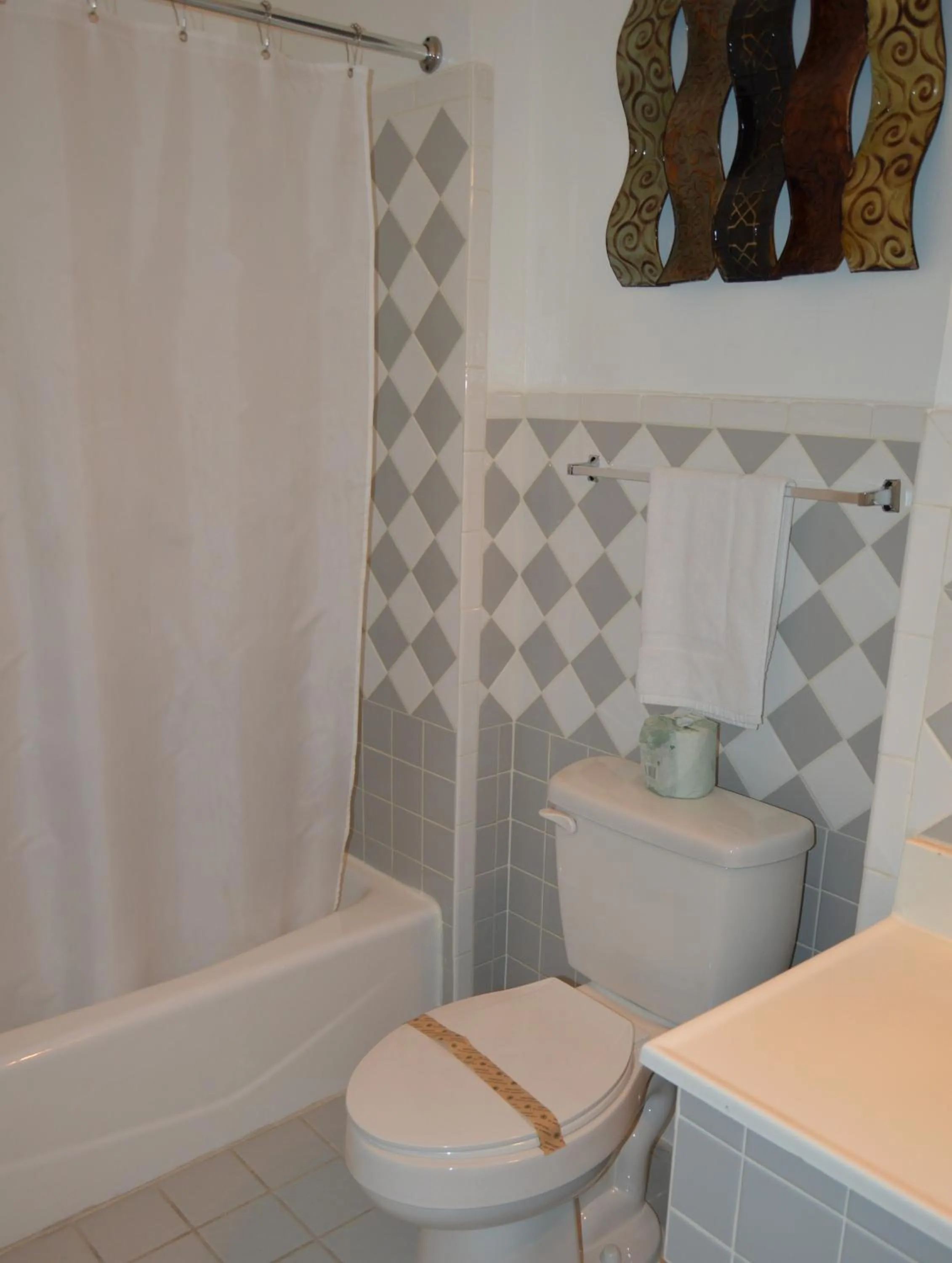 Bathroom in SF Plaza Hotel