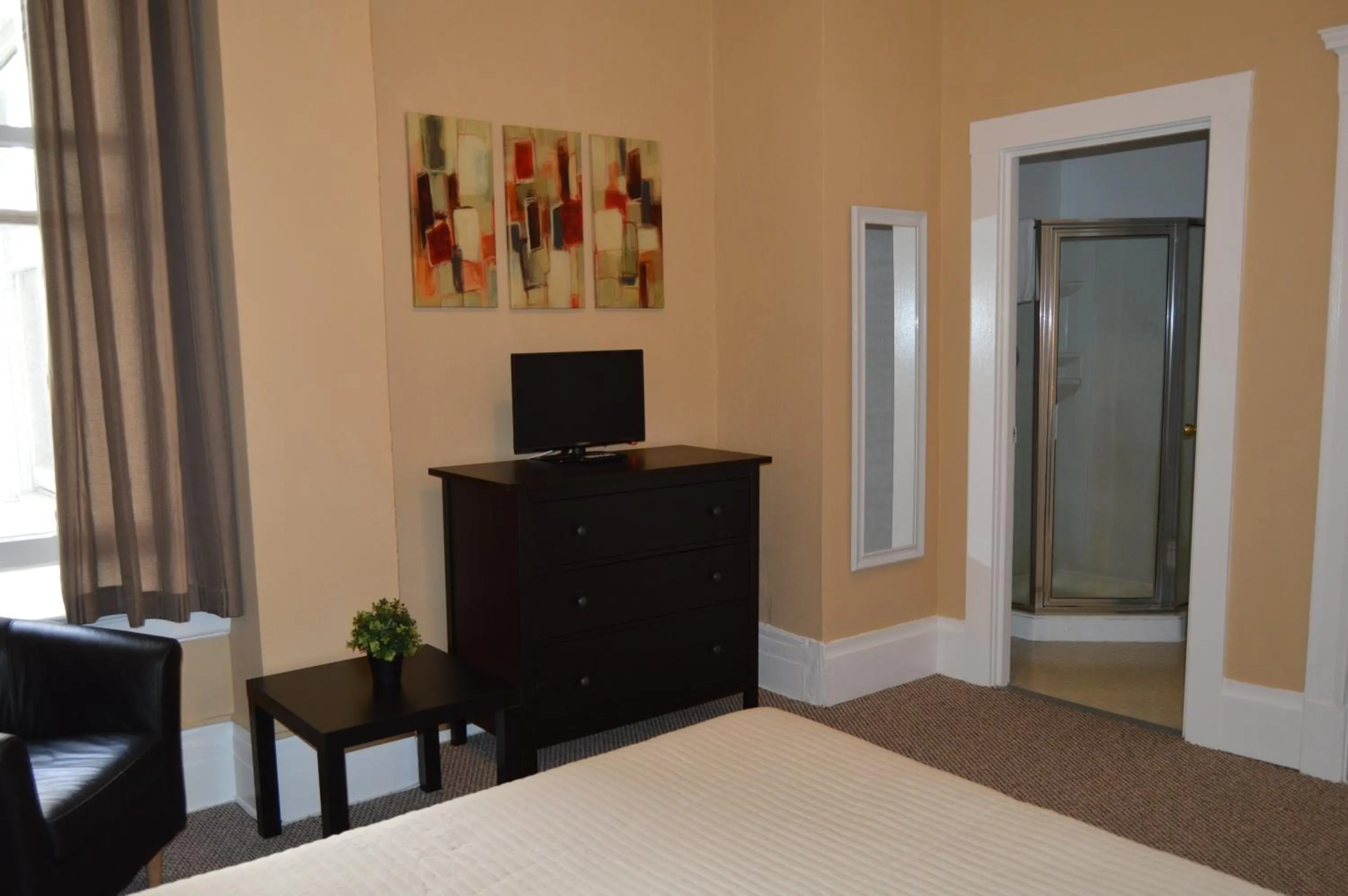 Bed in SF Plaza Hotel