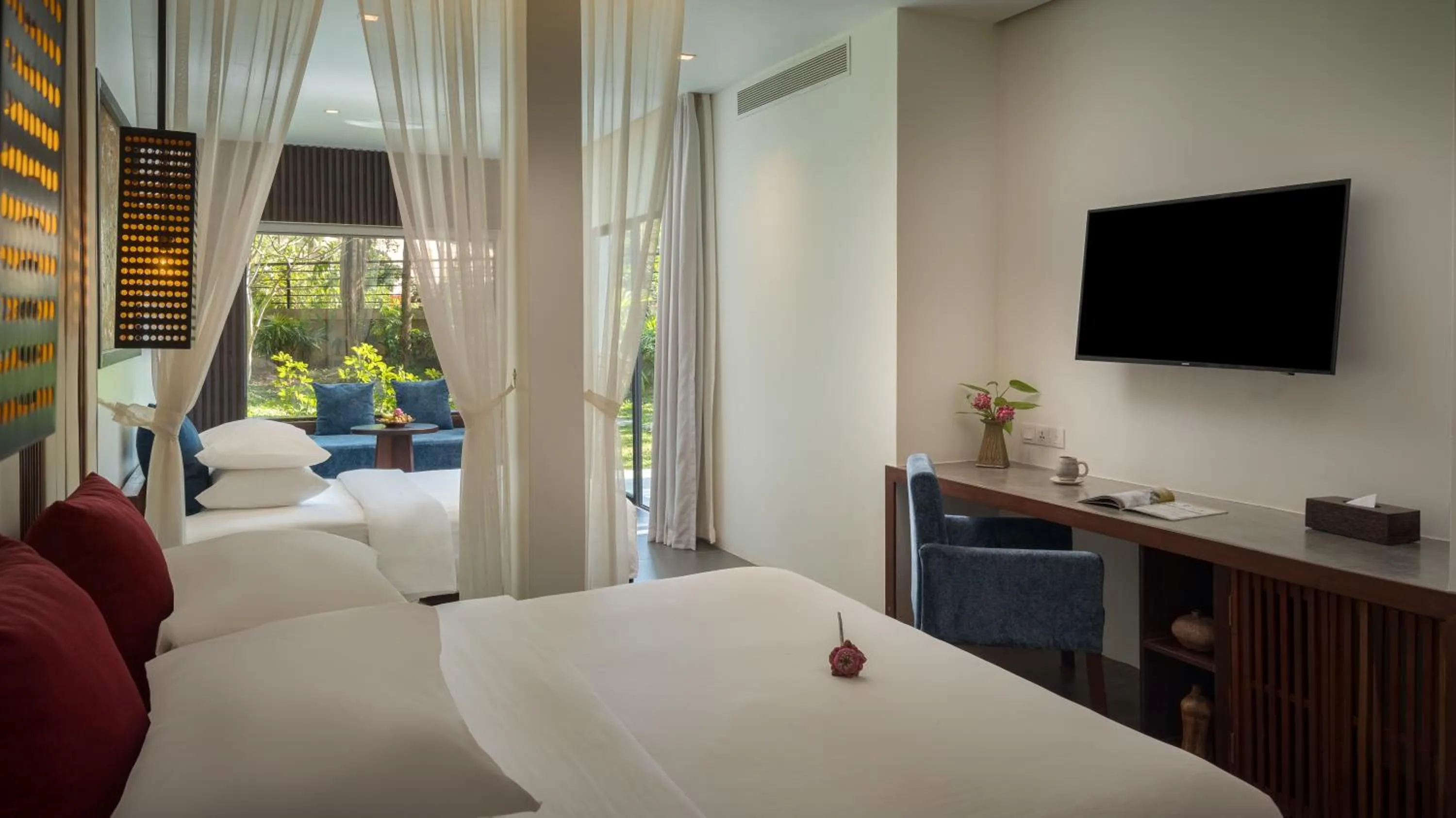 Garden, Bed in Metta Residence & Spa