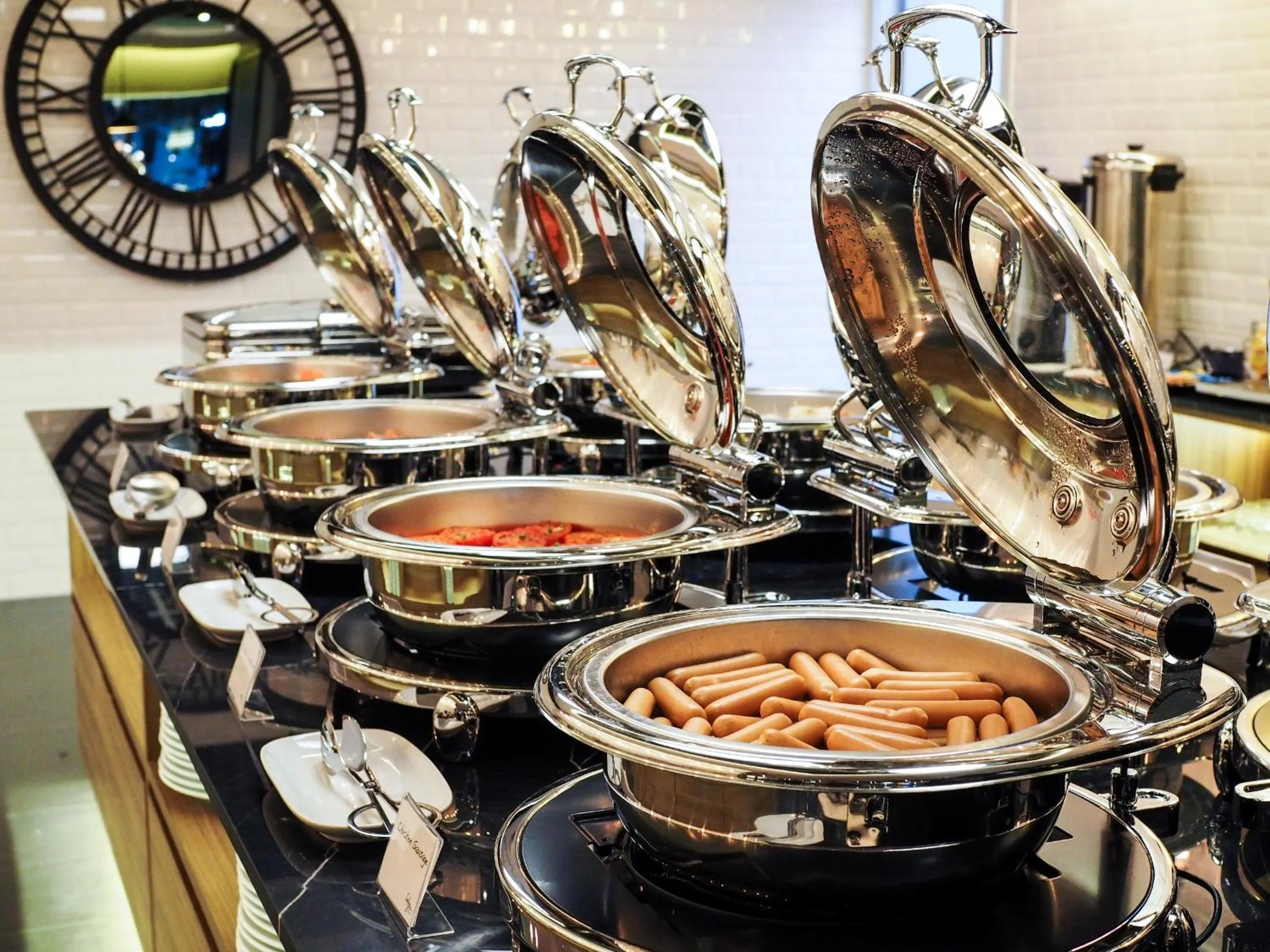 Restaurant/places to eat in 130 Hotel & Residence Bangkok