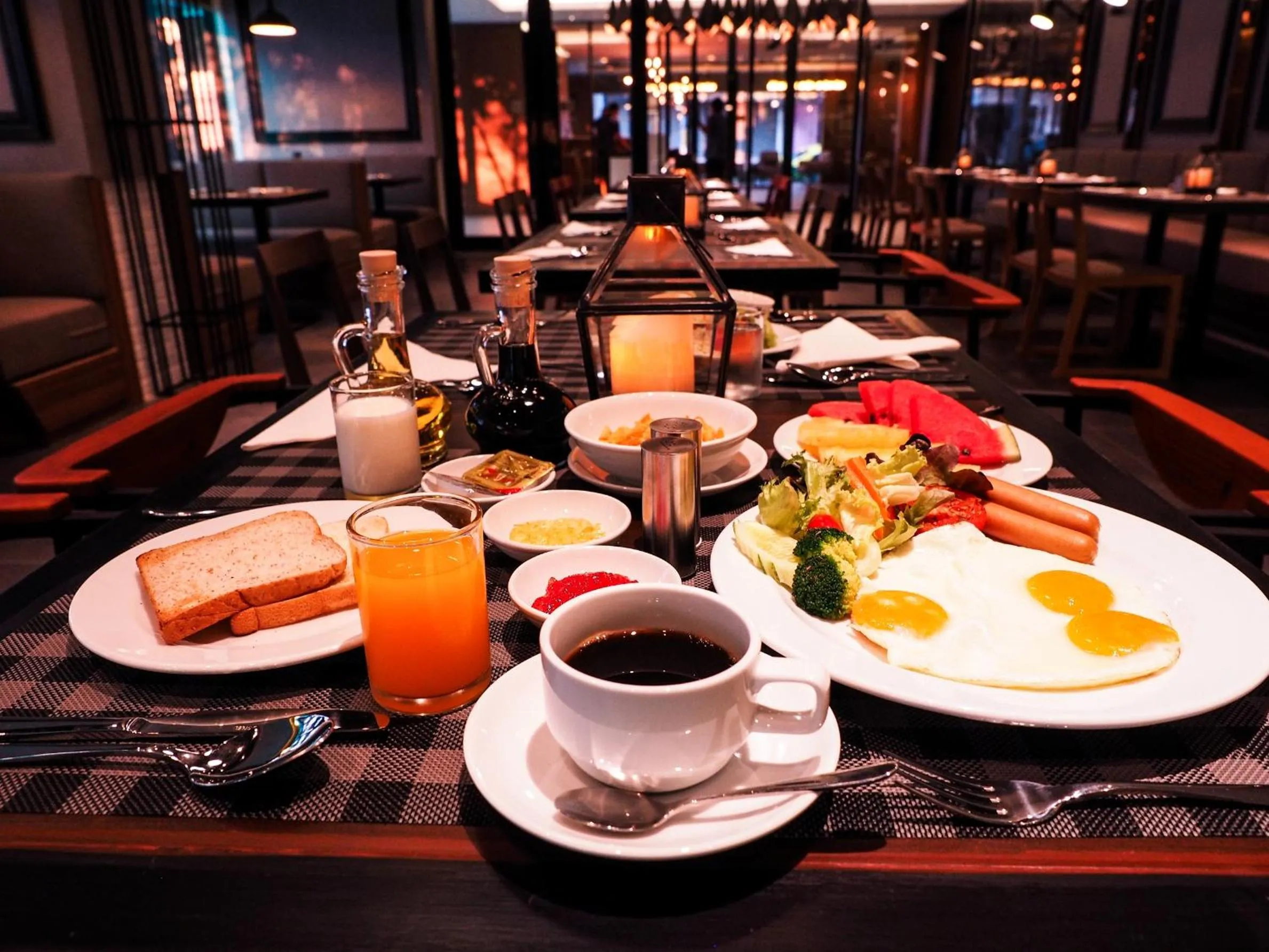 Restaurant/places to eat in 130 Hotel & Residence Bangkok