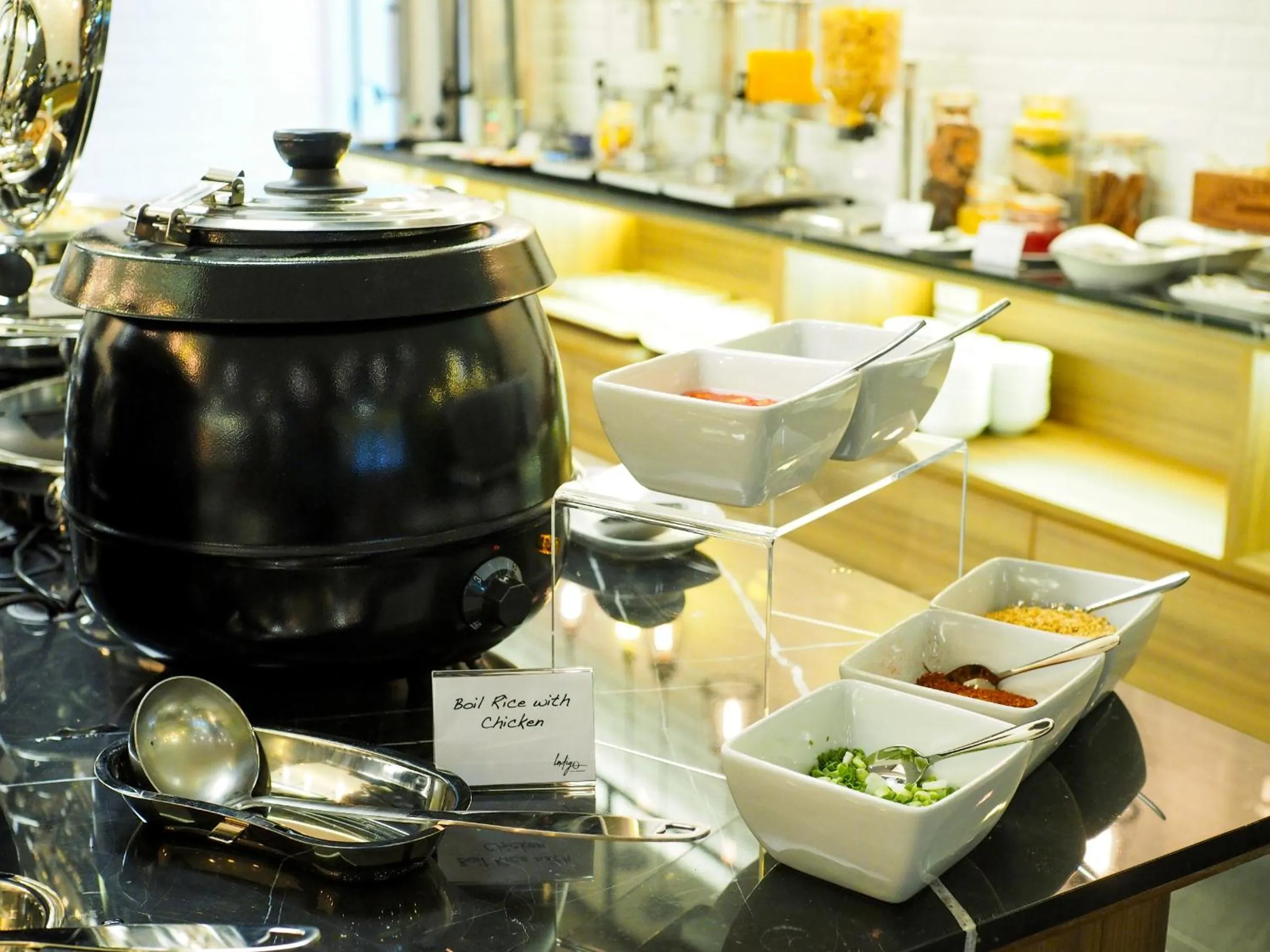 Restaurant/places to eat in 130 Hotel & Residence Bangkok