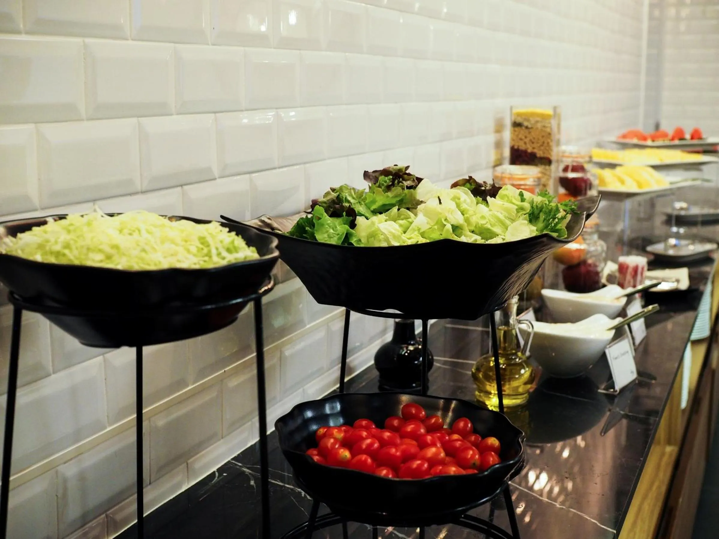 Restaurant/places to eat in 130 Hotel & Residence Bangkok