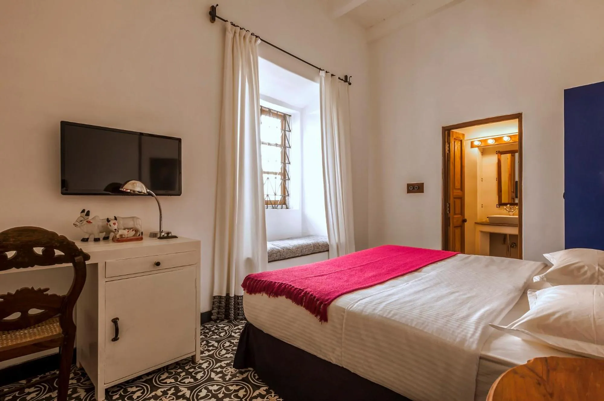 Street view, Bed in Mateus Boutique Hotel