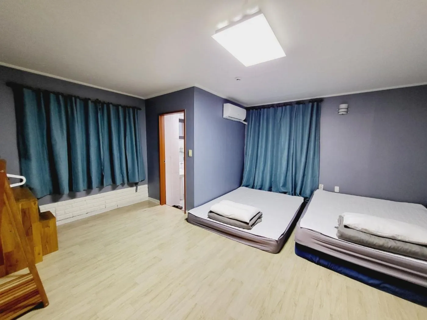 Bed in Morning Beach Pension