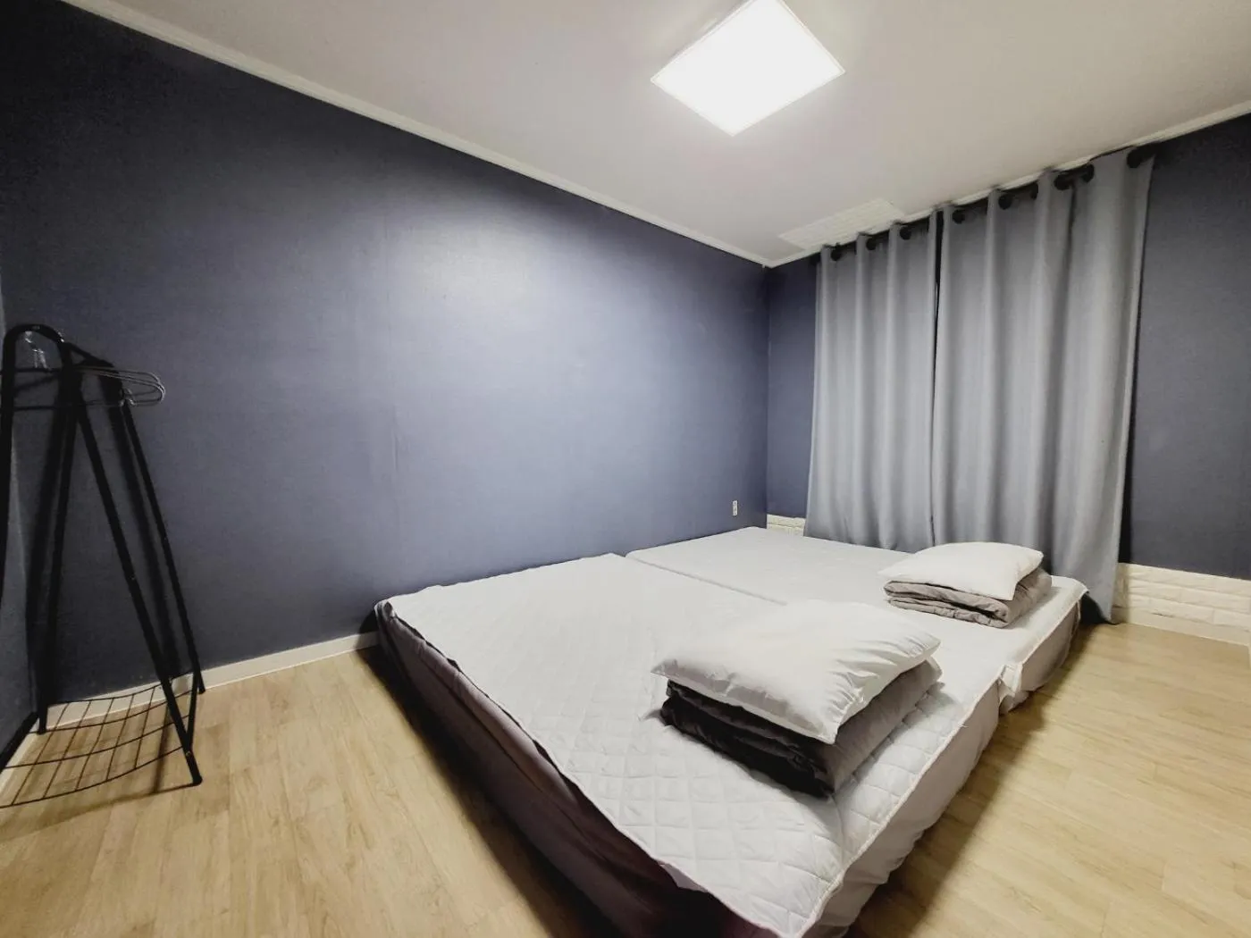 Bed in Morning Beach Pension