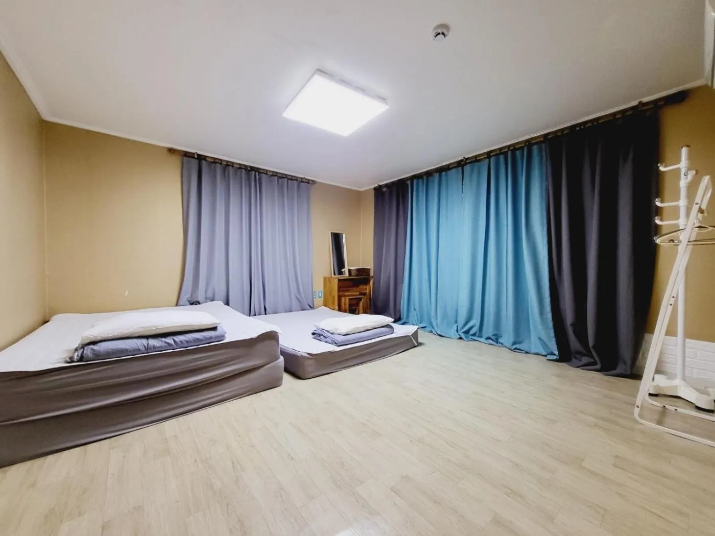 Bed in Morning Beach Pension