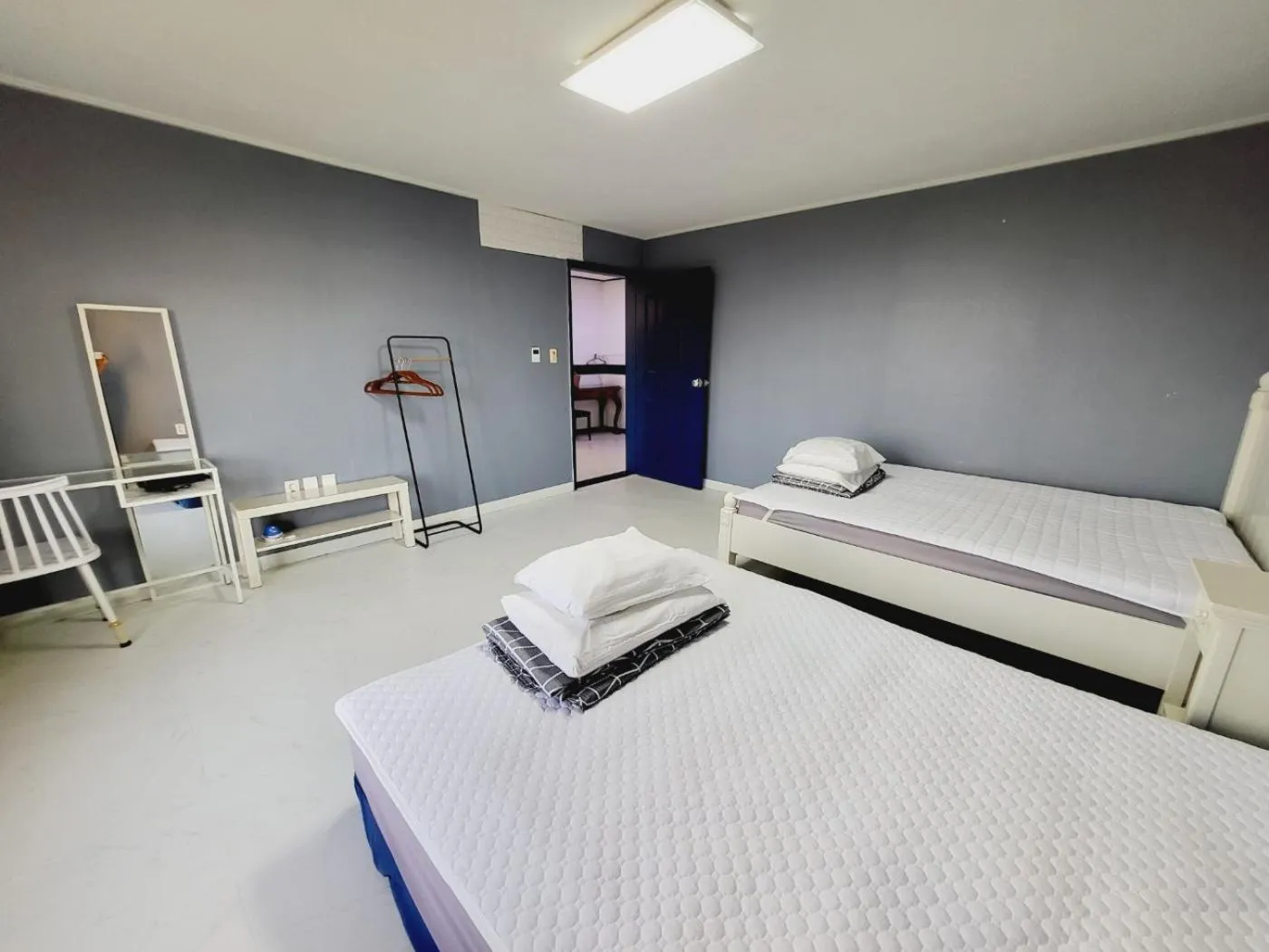 Bed in Morning Beach Pension