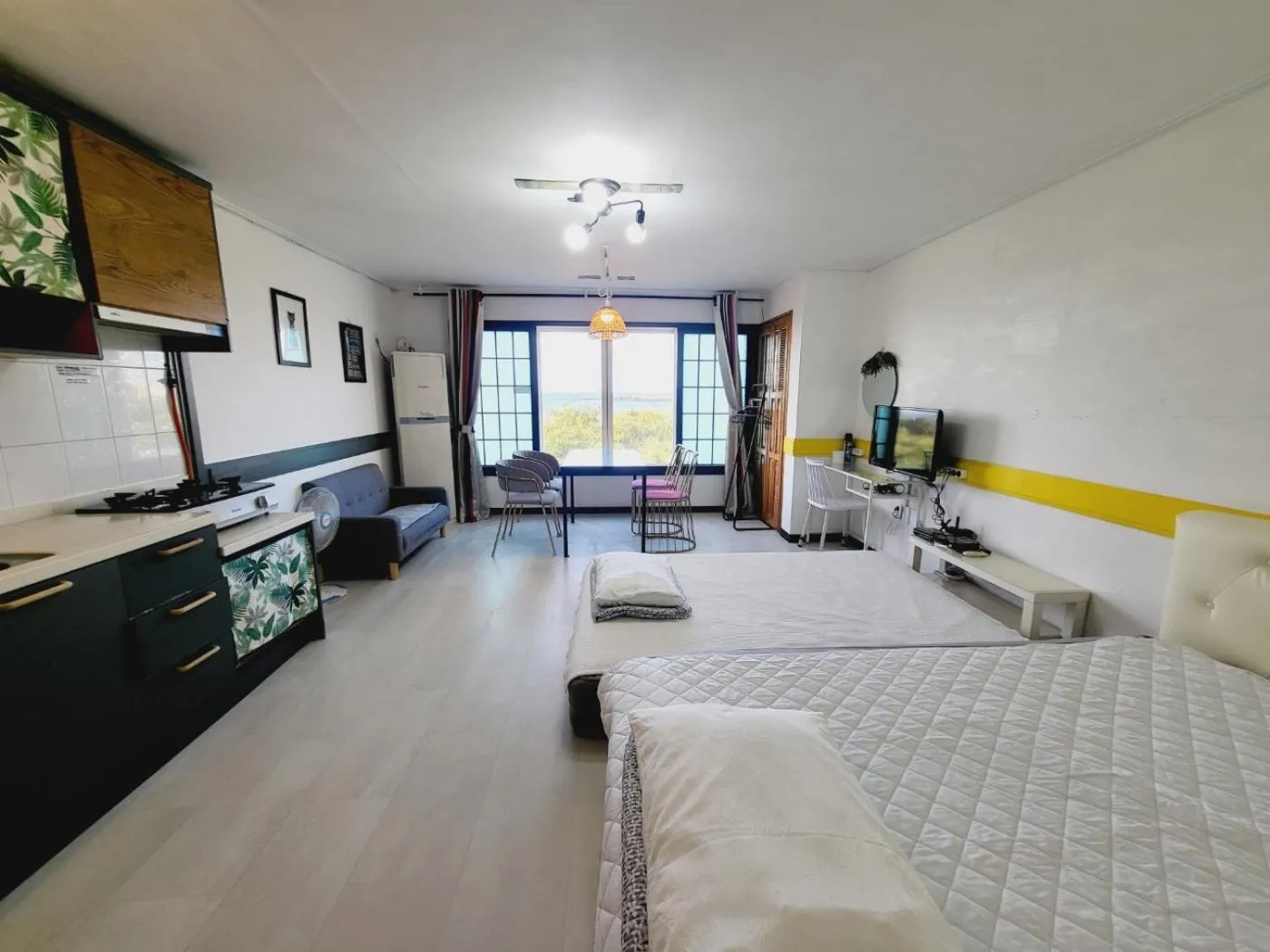 Bed in Morning Beach Pension