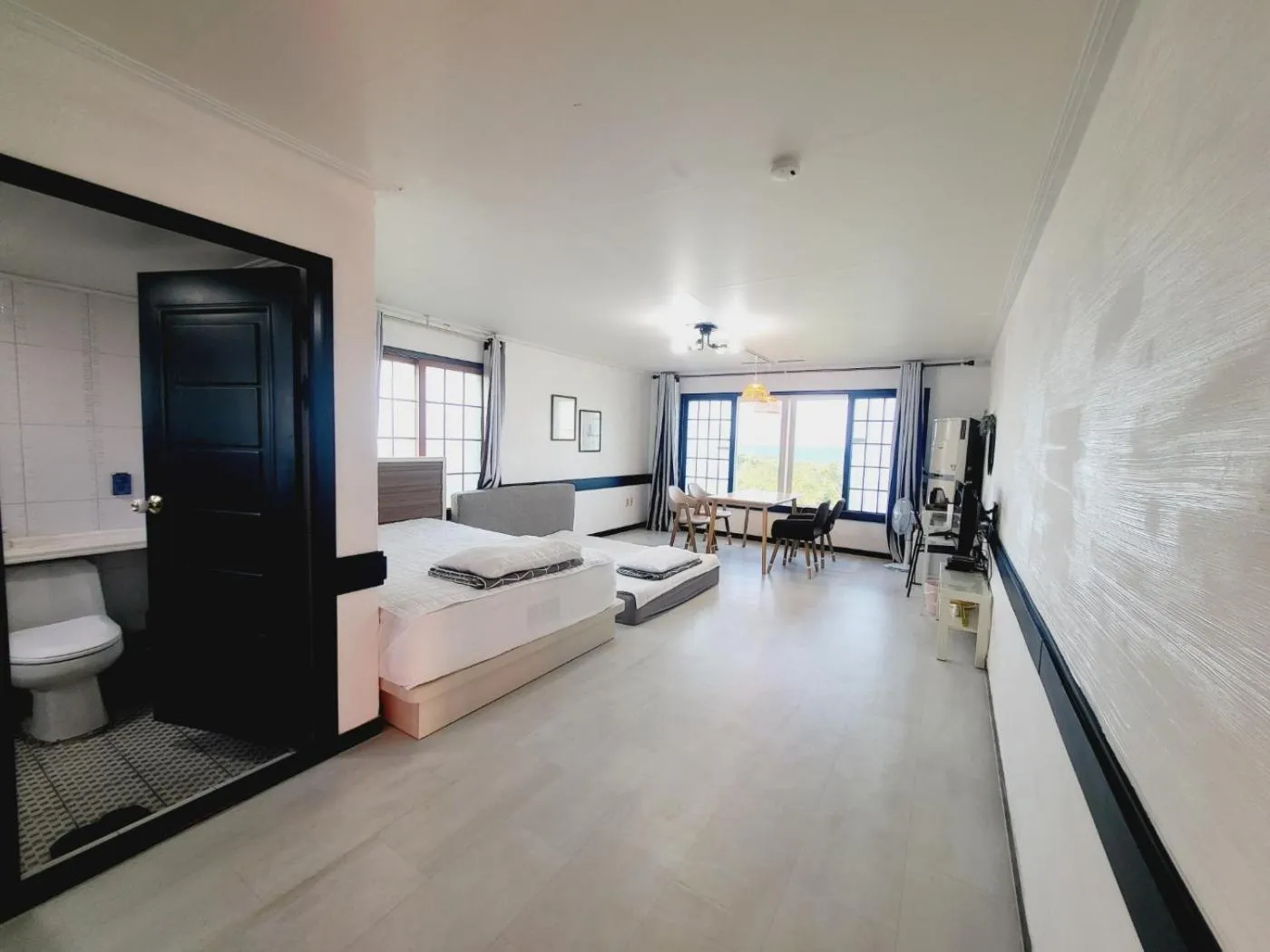 Bed in Morning Beach Pension