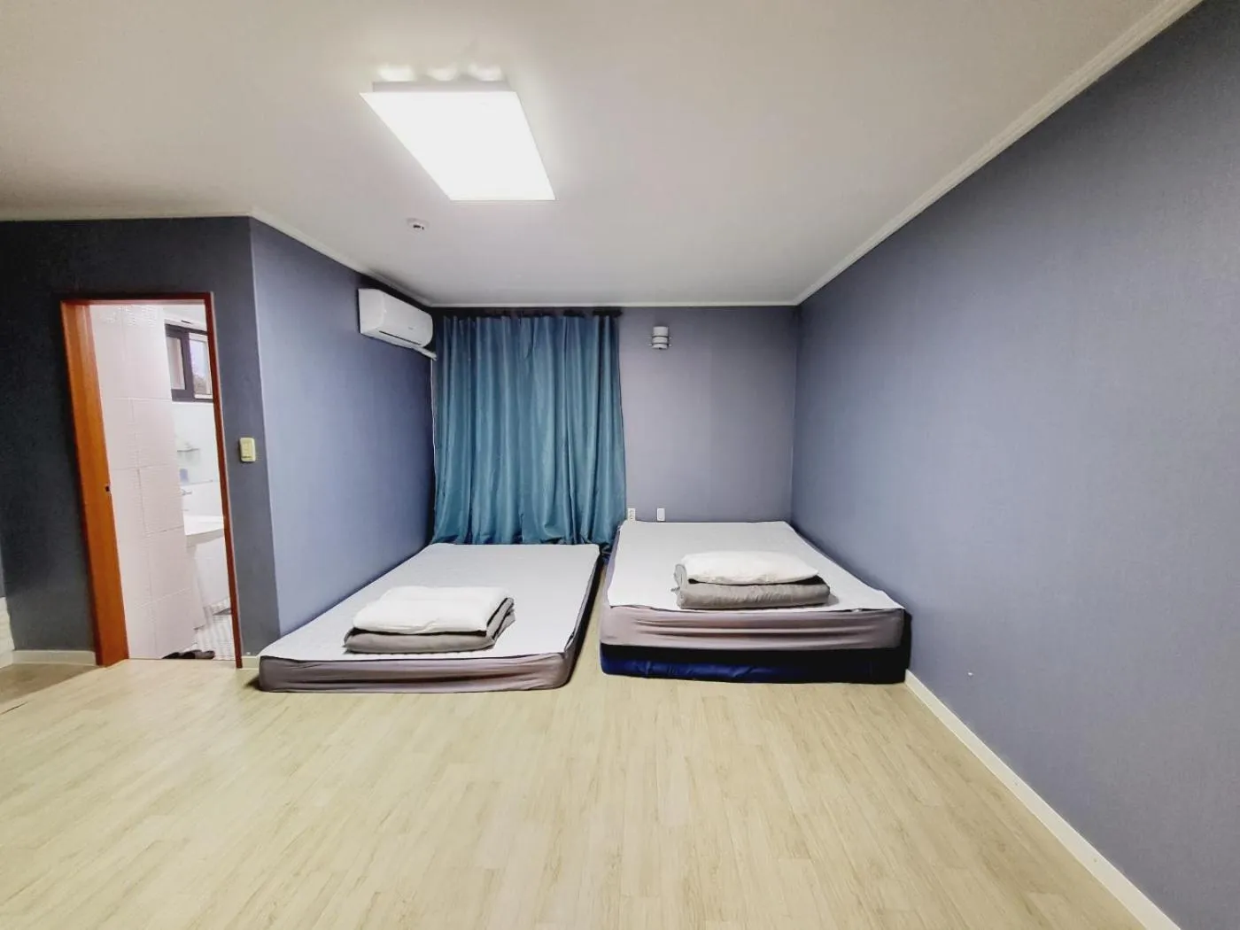 Bed in Morning Beach Pension