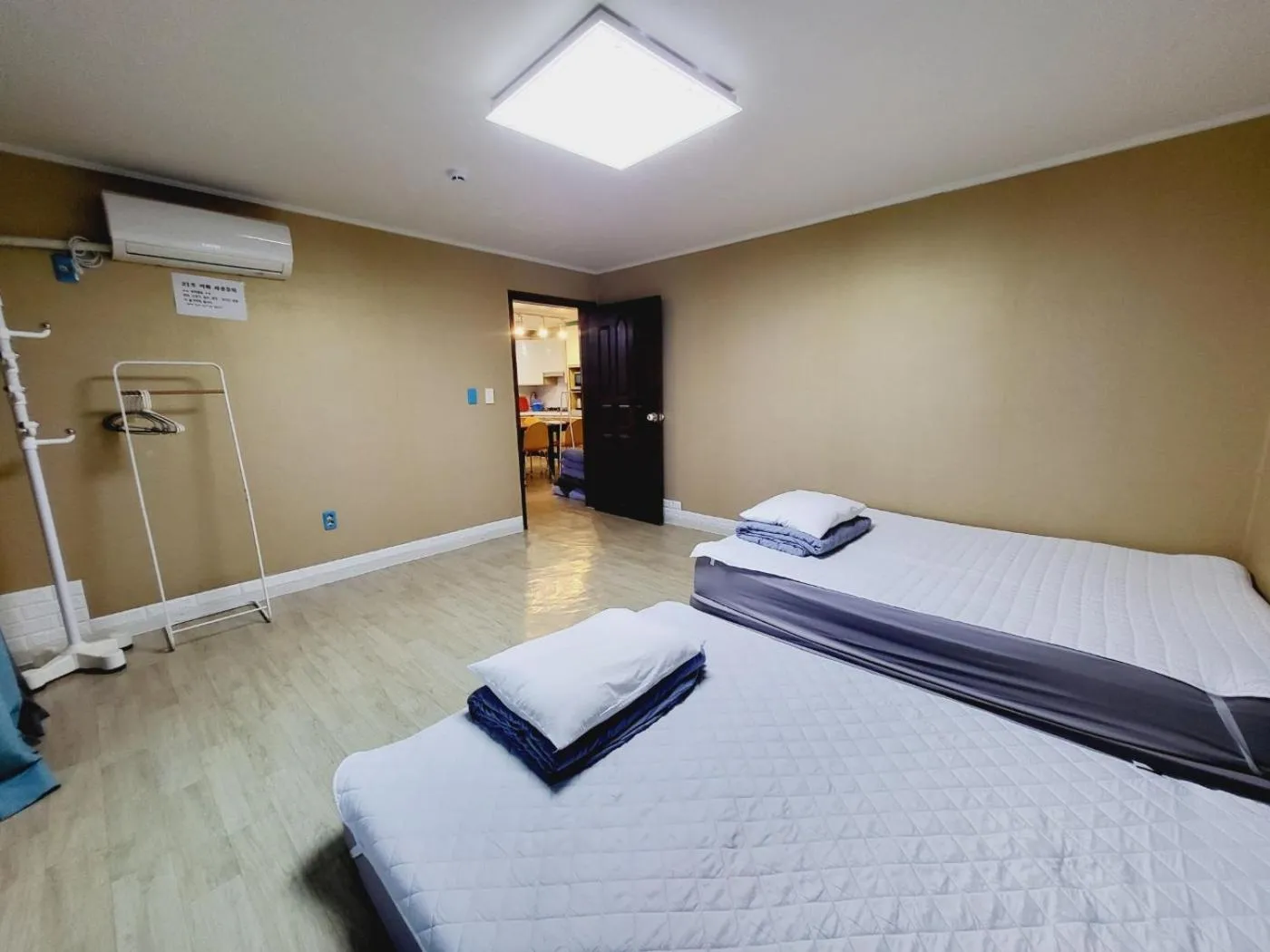 Bed in Morning Beach Pension