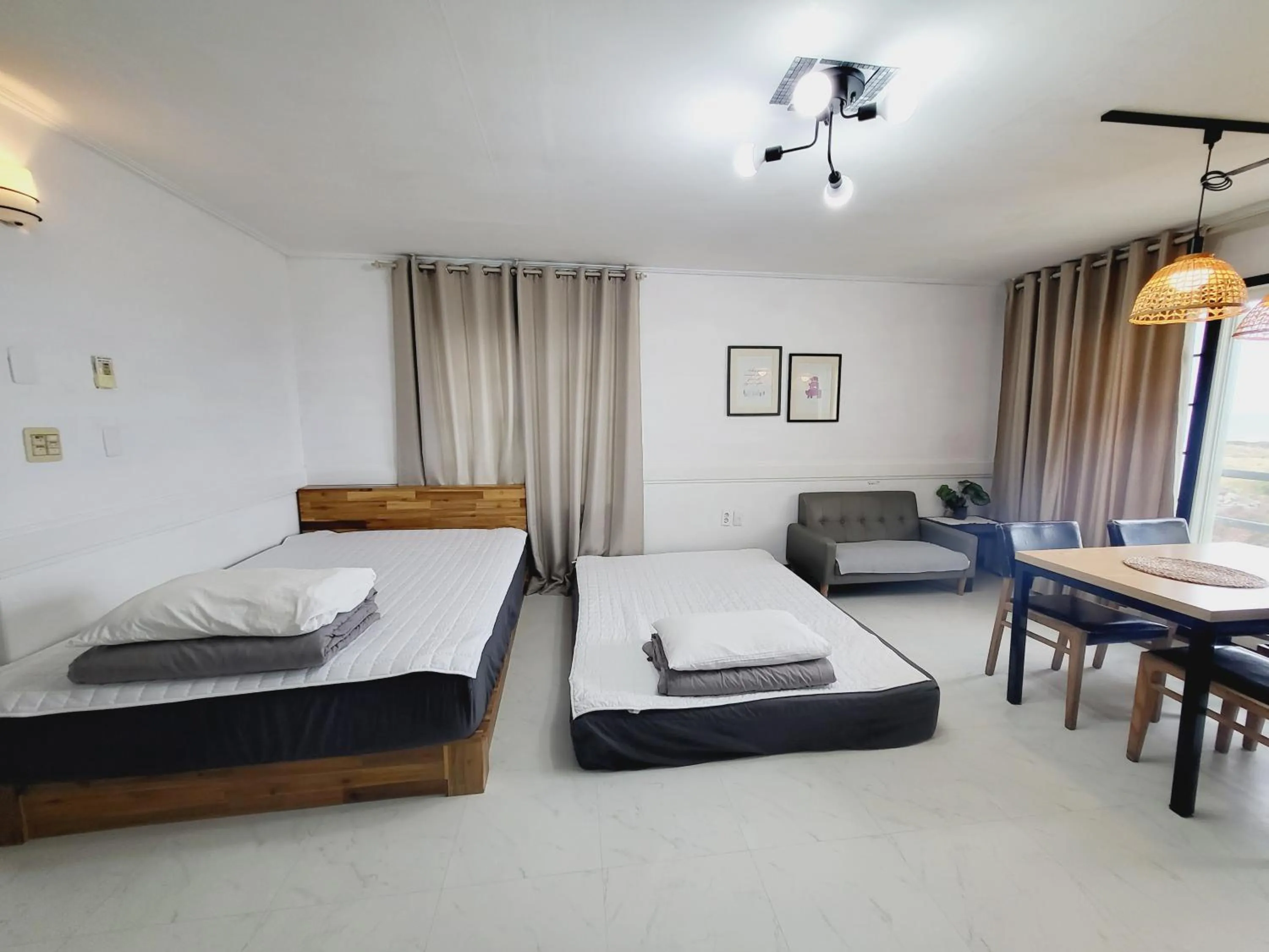 Bed in Morning Beach Pension