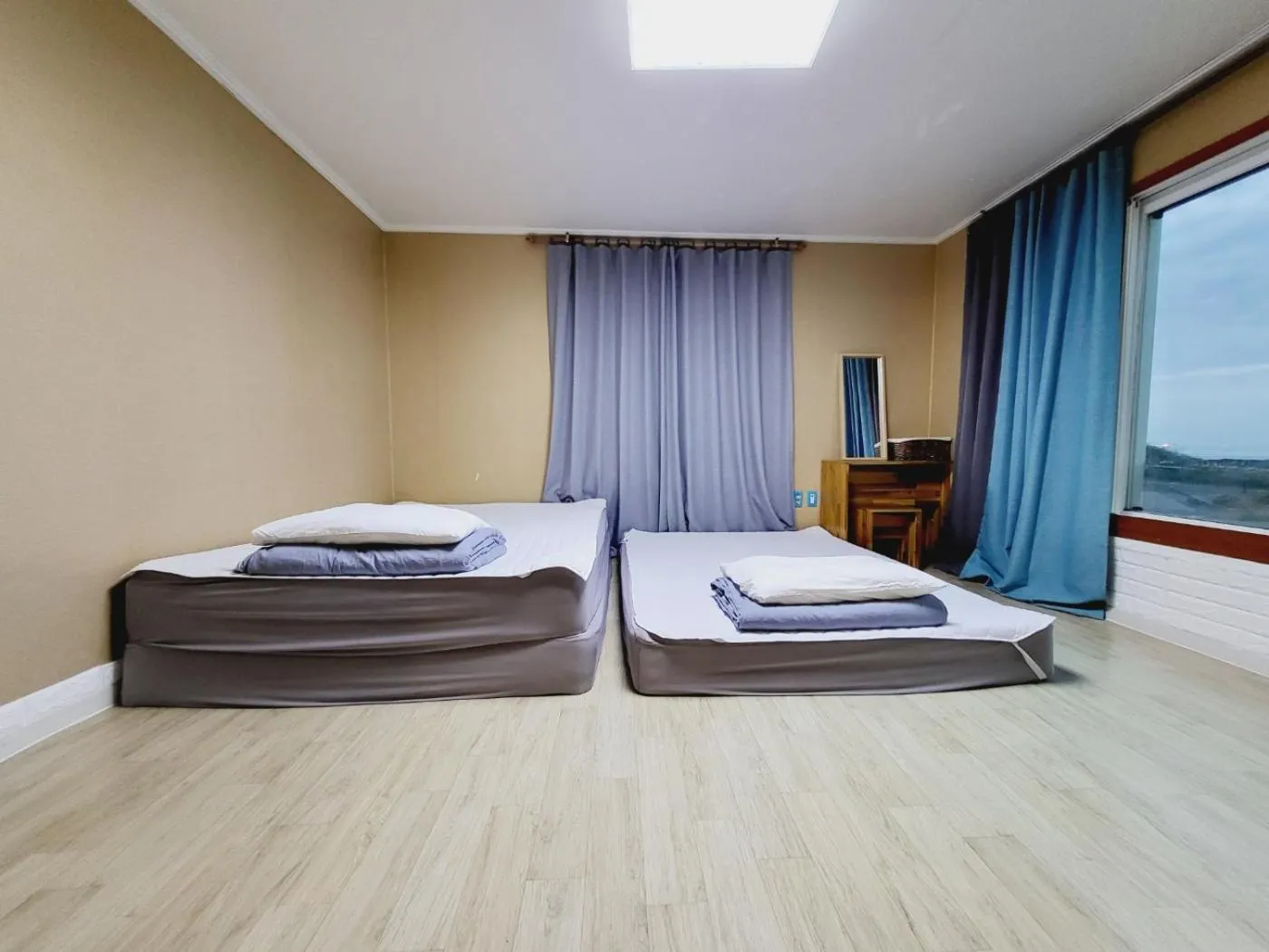 Bed in Morning Beach Pension