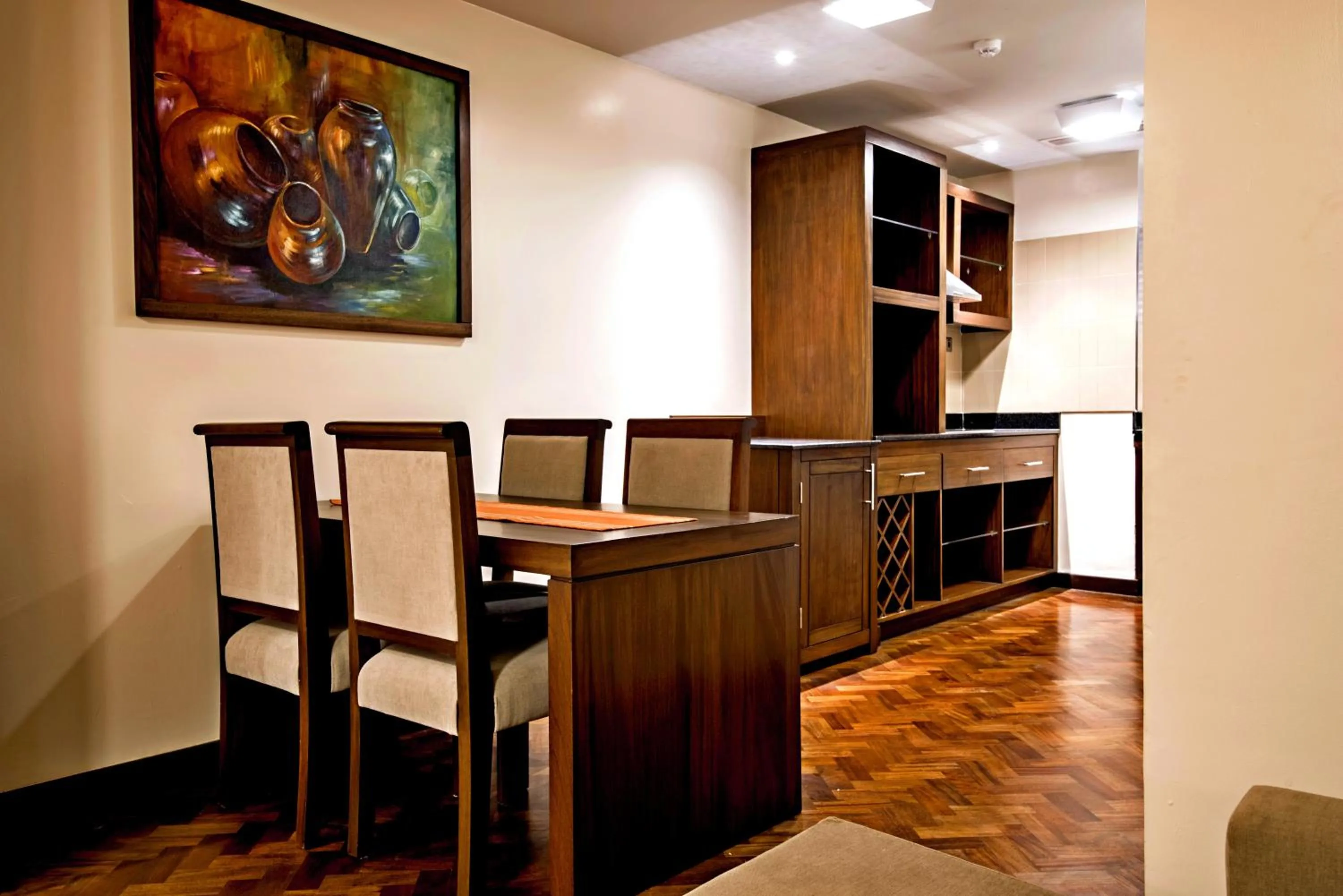 Coffee/tea facilities, Dining Area in Magna Hotel and Suites