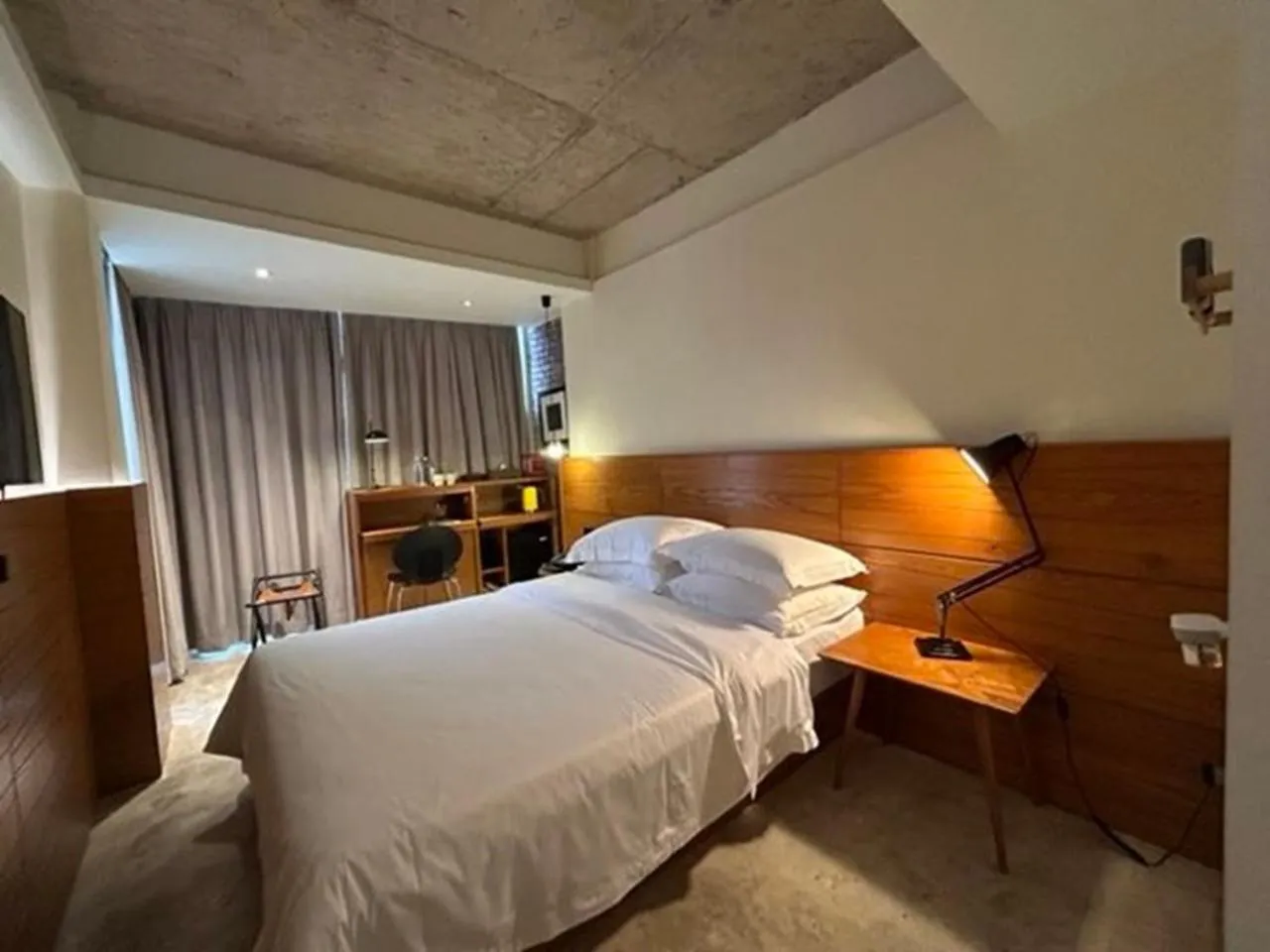 Bedroom, Bed in Zhuhai Bei Shan Ju Art Hotel