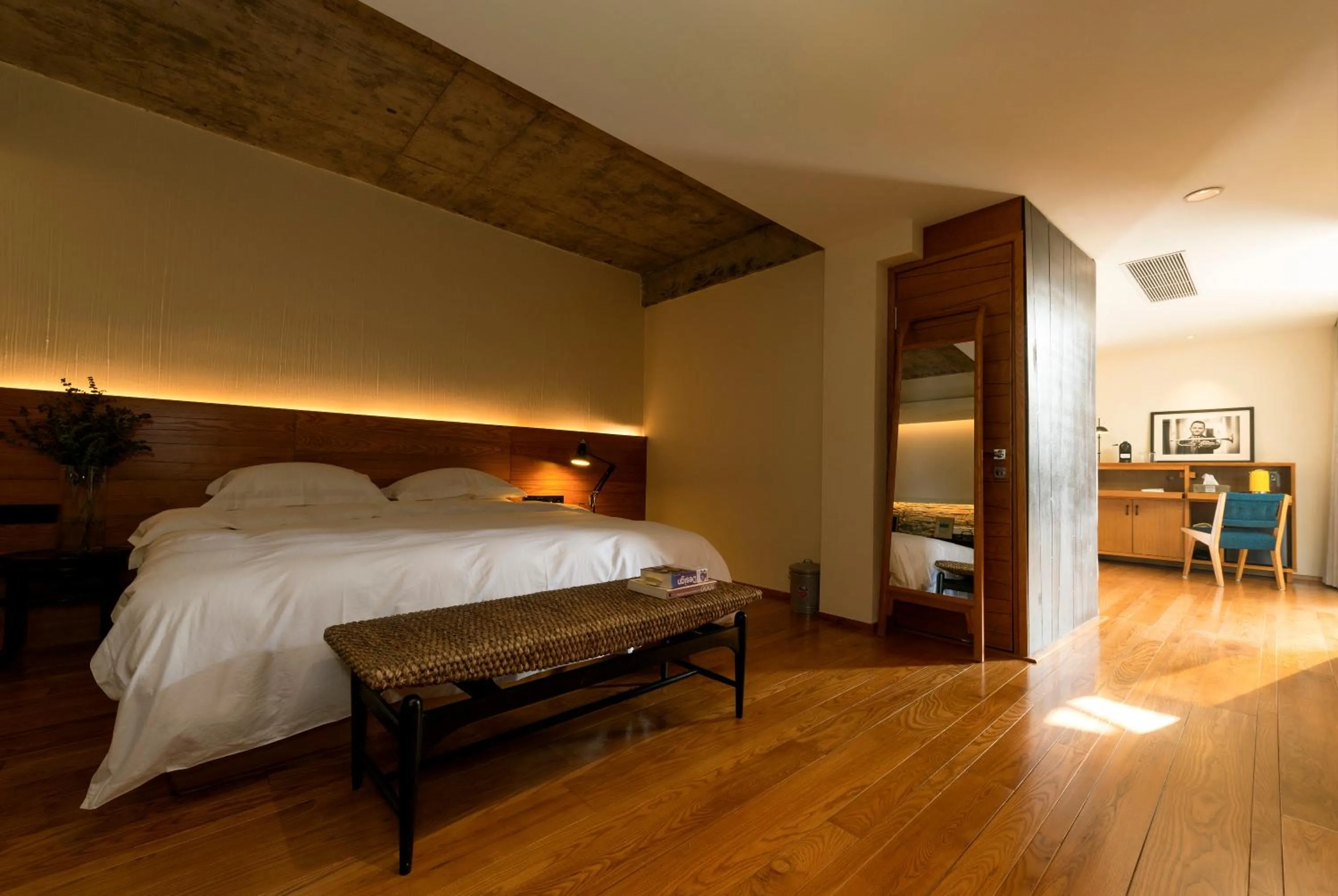 Bedroom, Bed in Zhuhai Bei Shan Ju Art Hotel