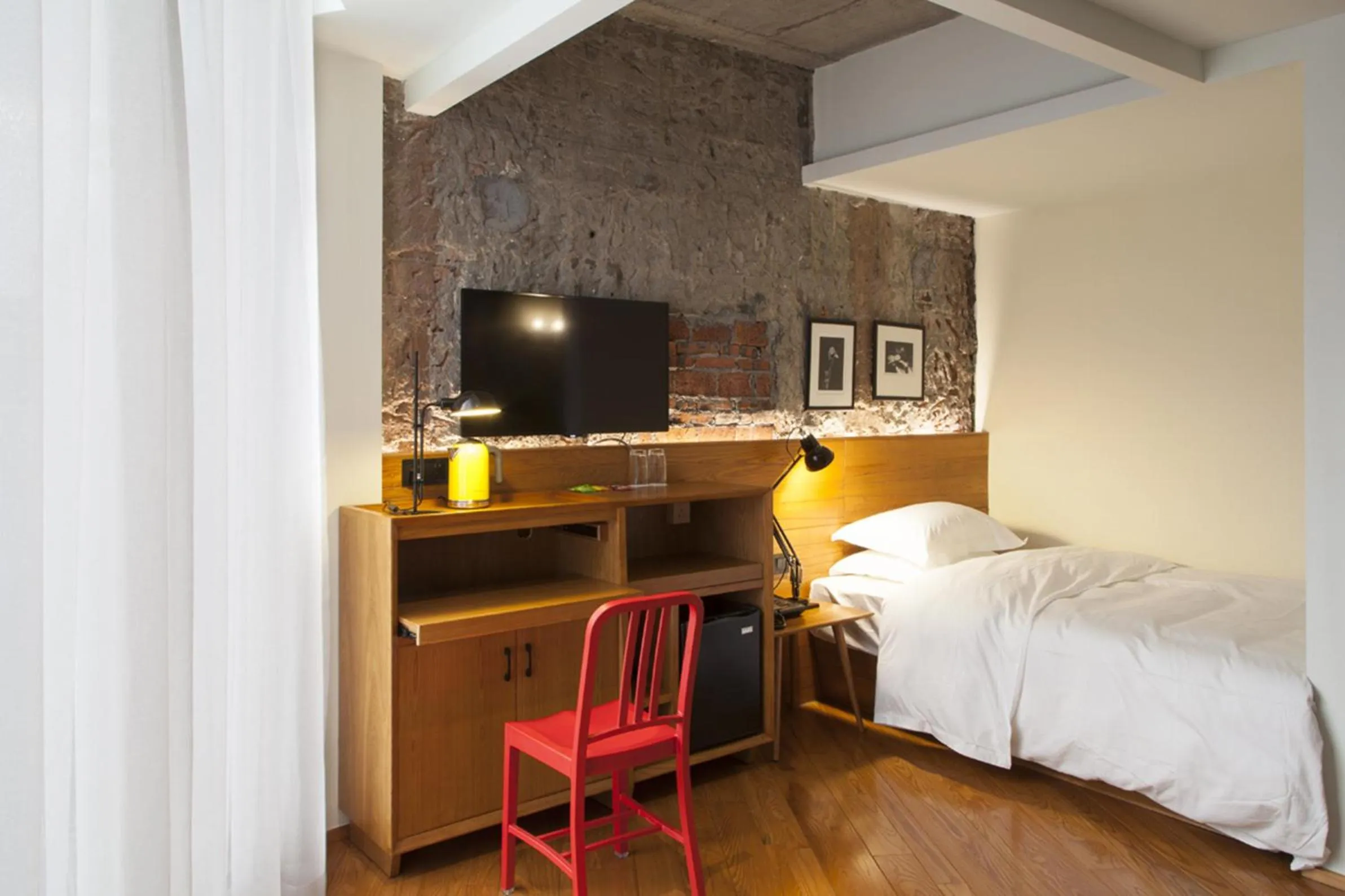 Bedroom, Bed in Zhuhai Bei Shan Ju Art Hotel