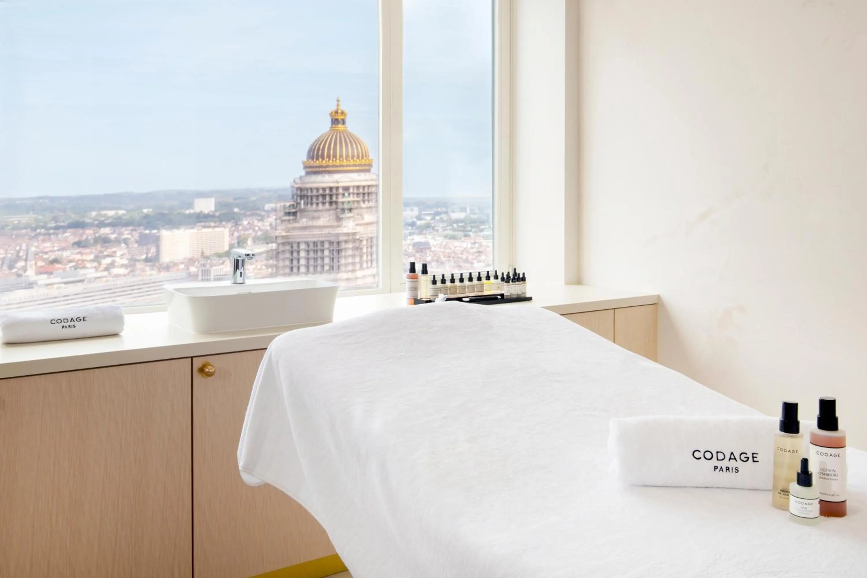 Massage, Bed in The Hotel Brussels