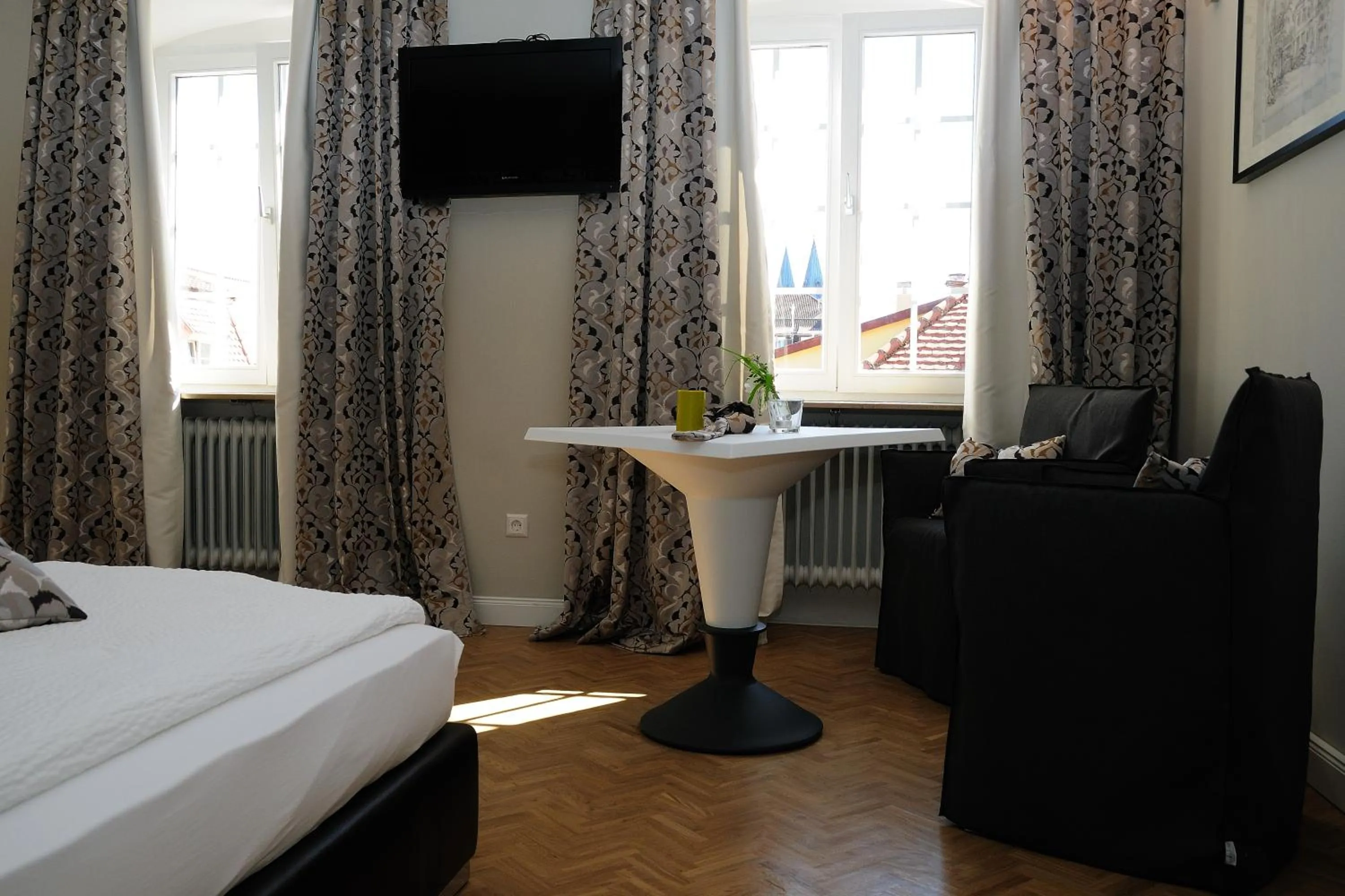 Photo of the whole room, Bed in Apart-Hotel Heiligenthaler Hof
