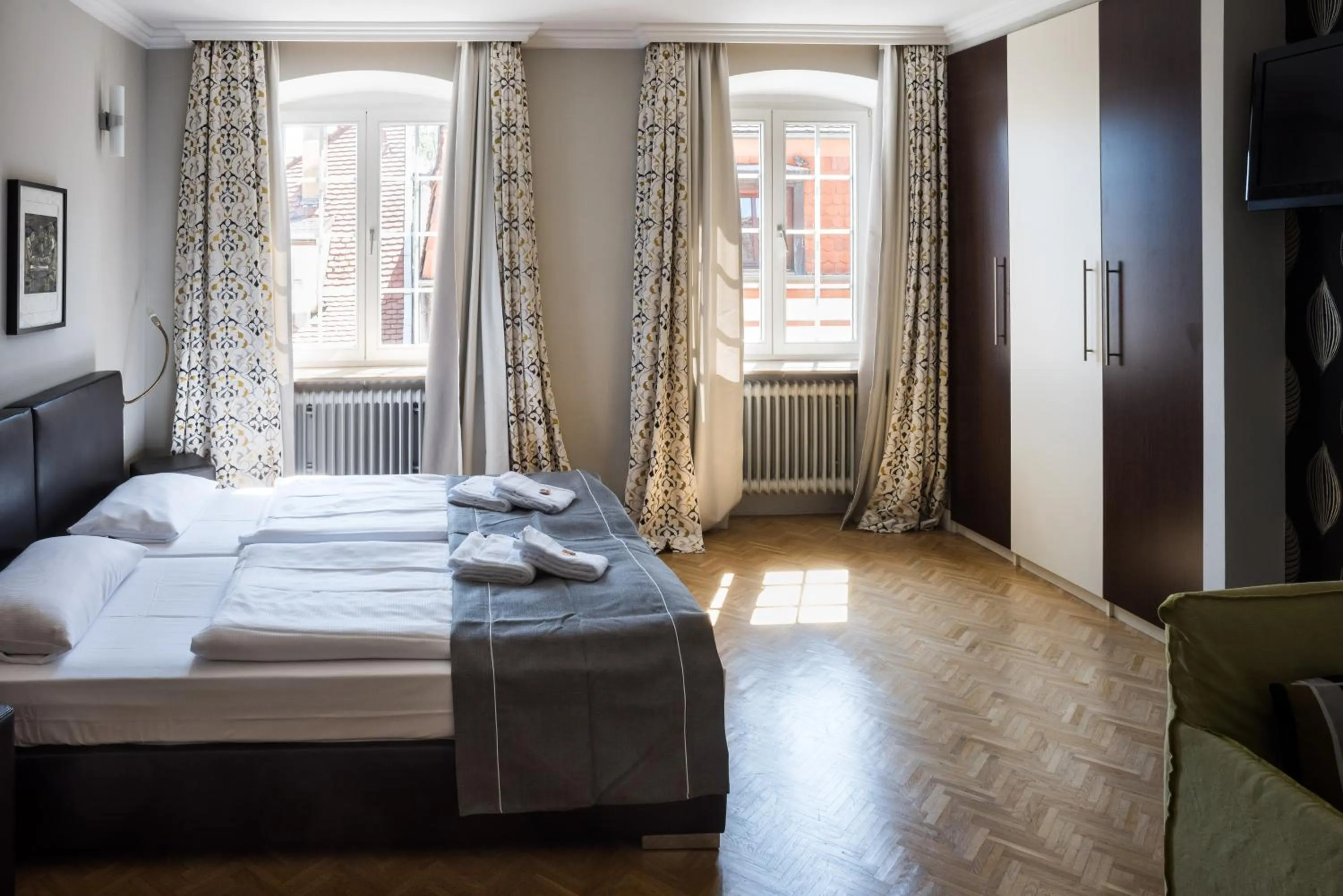 Photo of the whole room, Bed in Apart-Hotel Heiligenthaler Hof