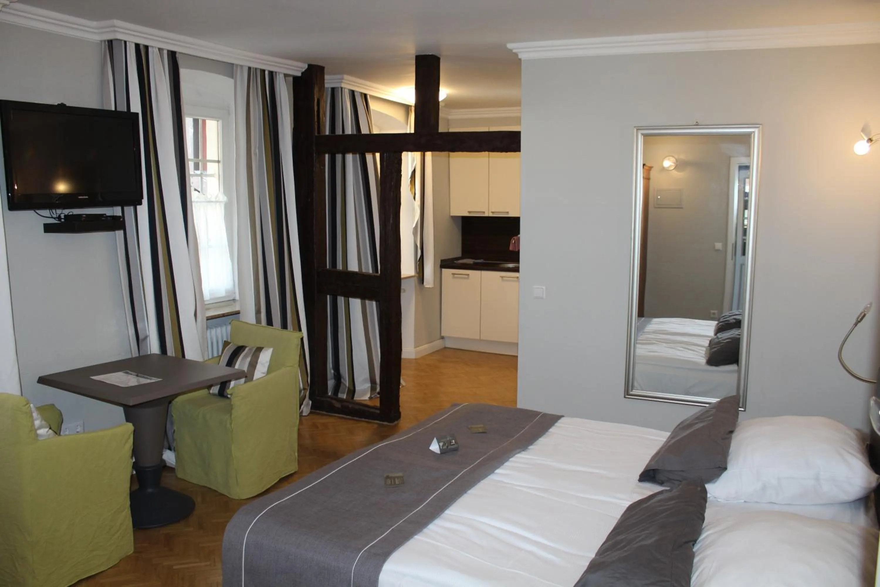 Photo of the whole room, Bed in Apart-Hotel Heiligenthaler Hof
