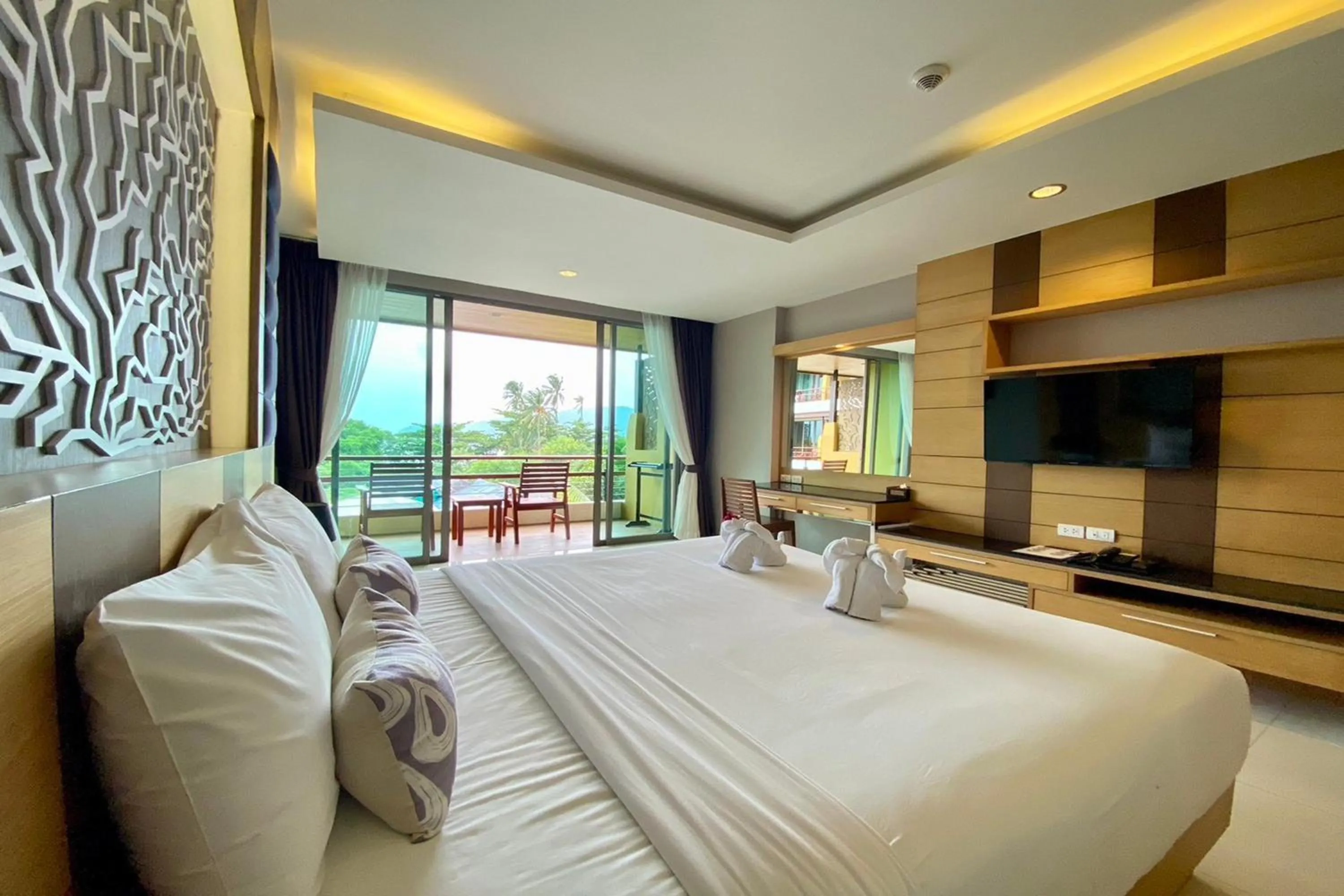 Bedroom, Bed in Aqua Resort Phuket - Near Beach and Chalong Pier