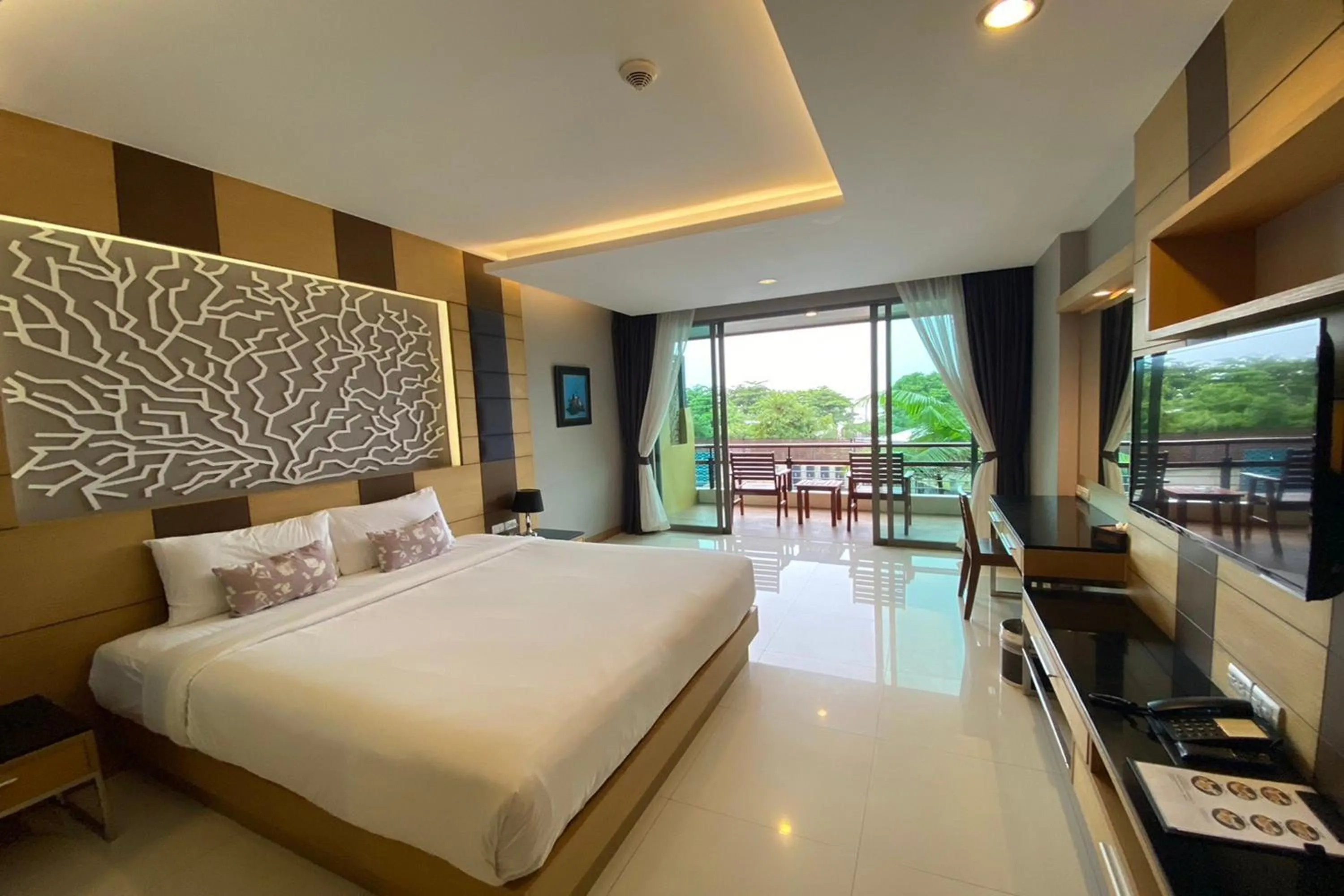 Bedroom, Bed in Aqua Resort Phuket - Near Beach and Chalong Pier