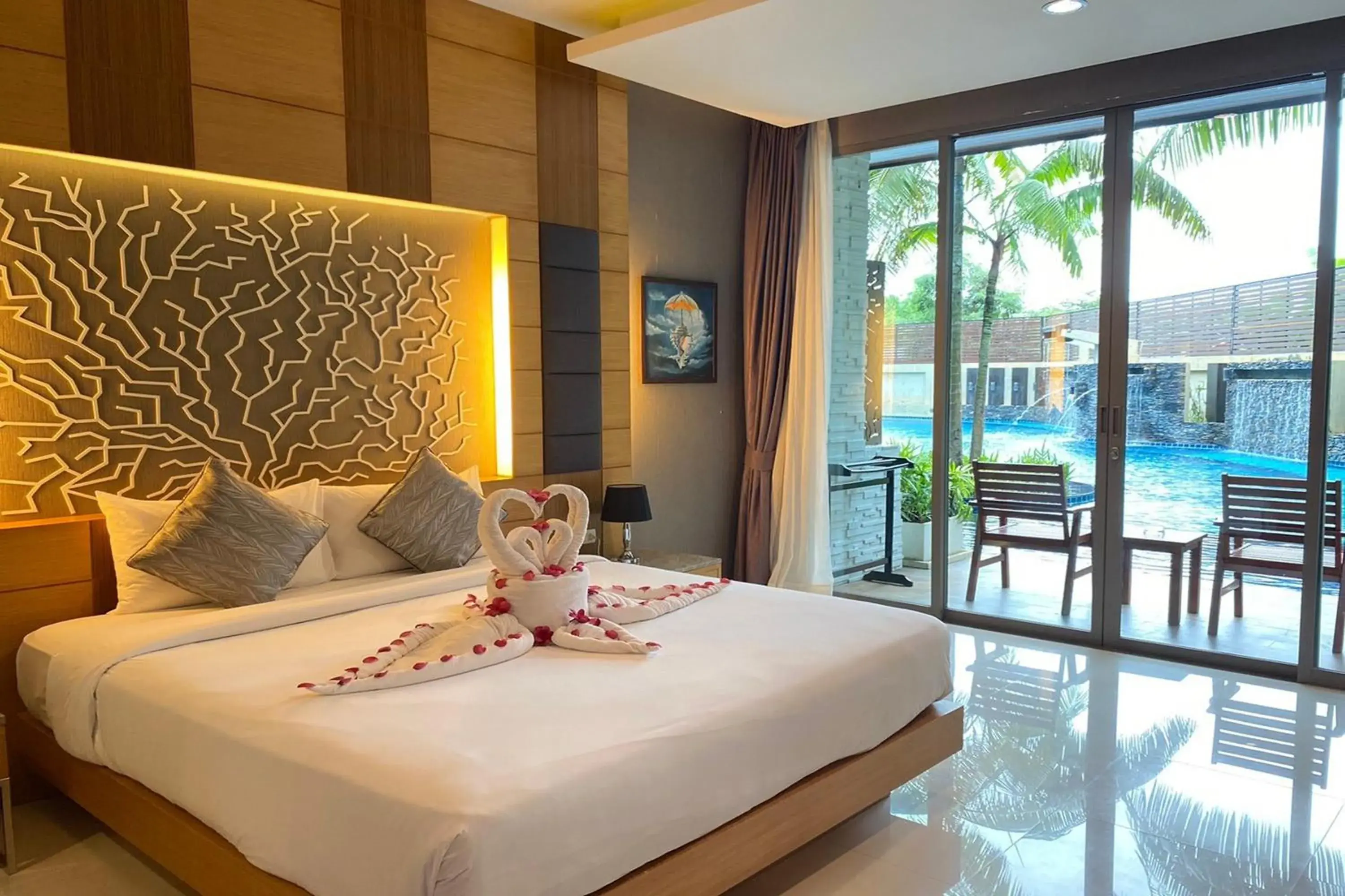 Deluxe Double Room with Pool Access in Aqua Resort Phuket - Near Beach and Chalong Pier Deluxe Double Room with Pool Access in Aqua Resort Phuket - Near Beach and Chalong Pier