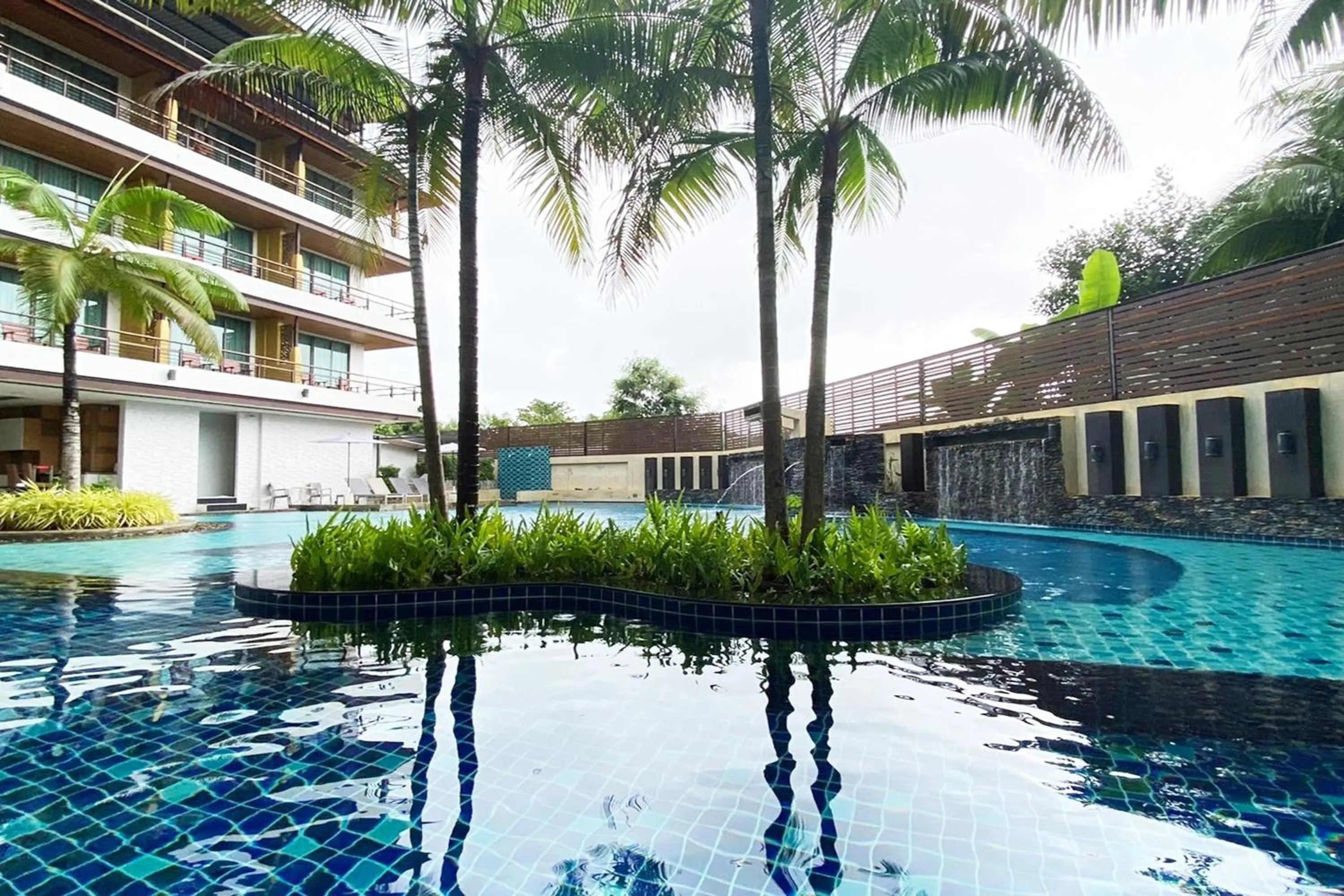Swimming pool in Aqua Resort Phuket - Near Beach and Chalong Pier
