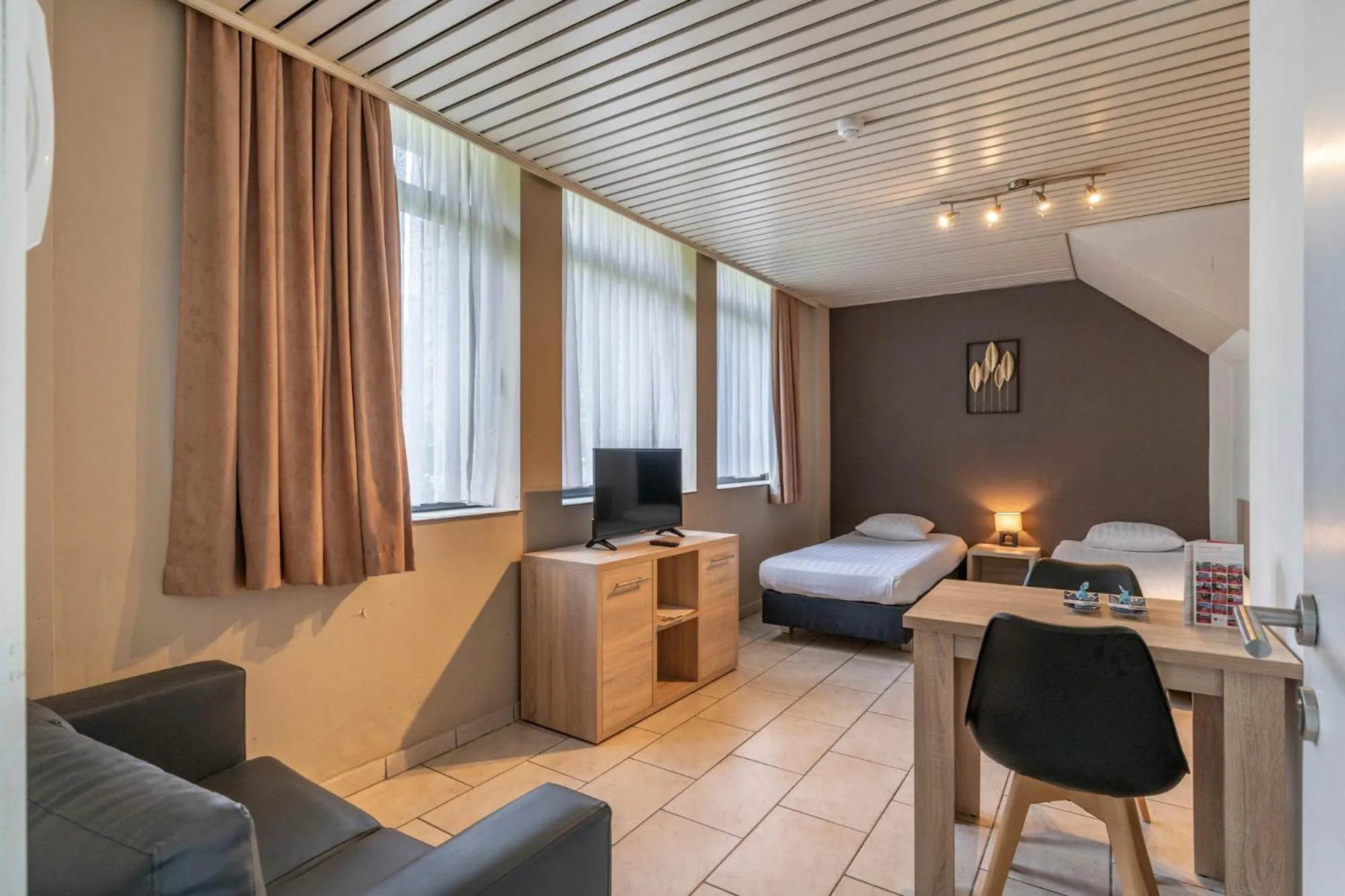 Bed in Condo Gardens Brussels