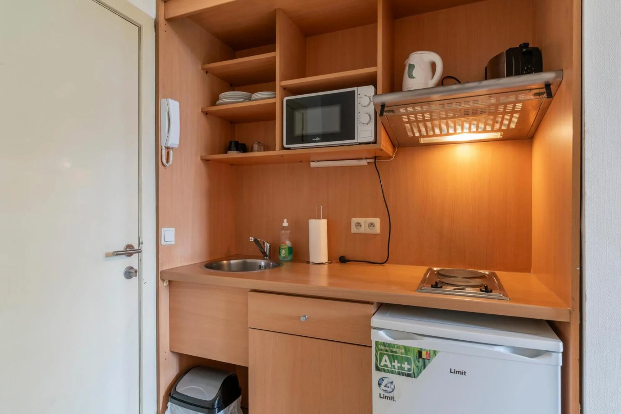 Kitchen or kitchenette in Condo Gardens Brussels