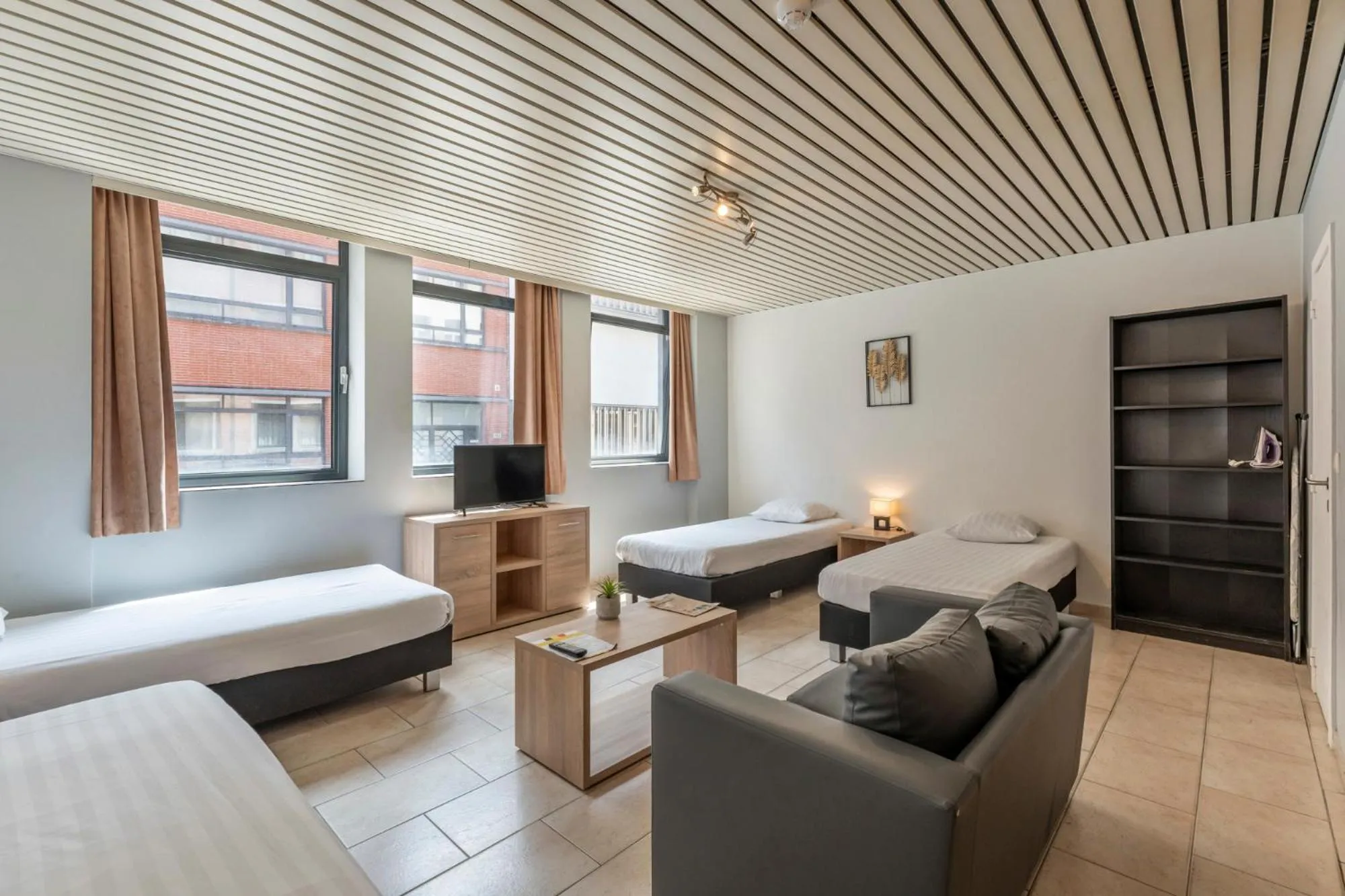 Bed in Condo Gardens Brussels