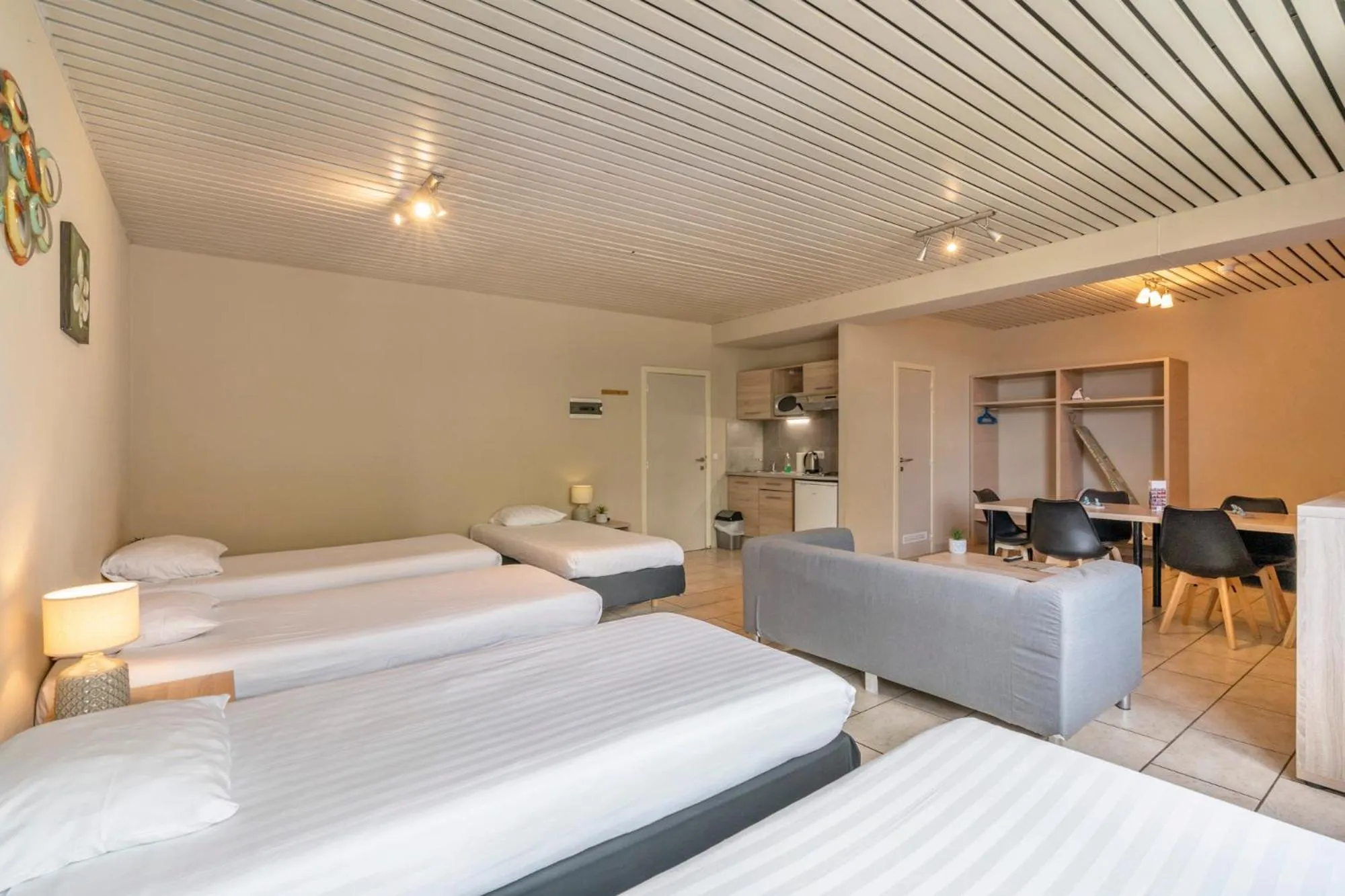 Bed in Condo Gardens Brussels