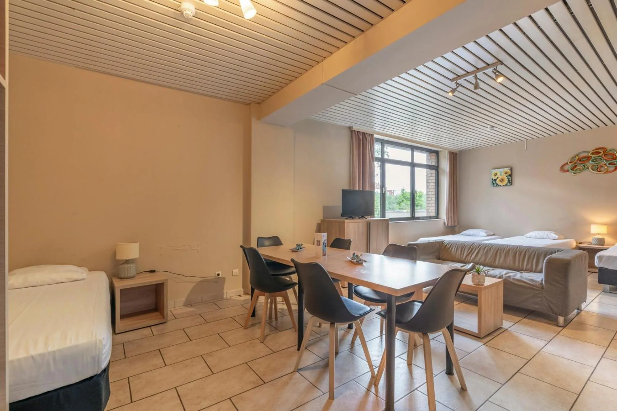 Bed in Condo Gardens Brussels