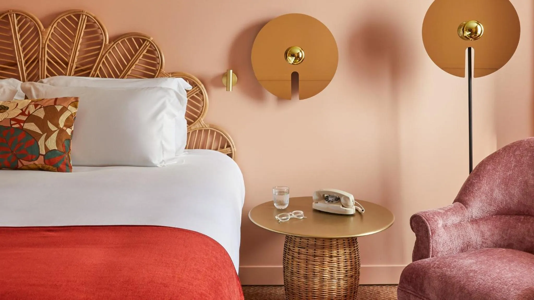 Photo of the whole room, Bed in Hotel Indigo Bordeaux Centre Chartrons by IHG